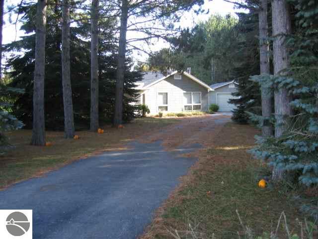 11977 South Tower Road Maple City, MI 49664 - Photo 4 of 9 1655404-3.JPG