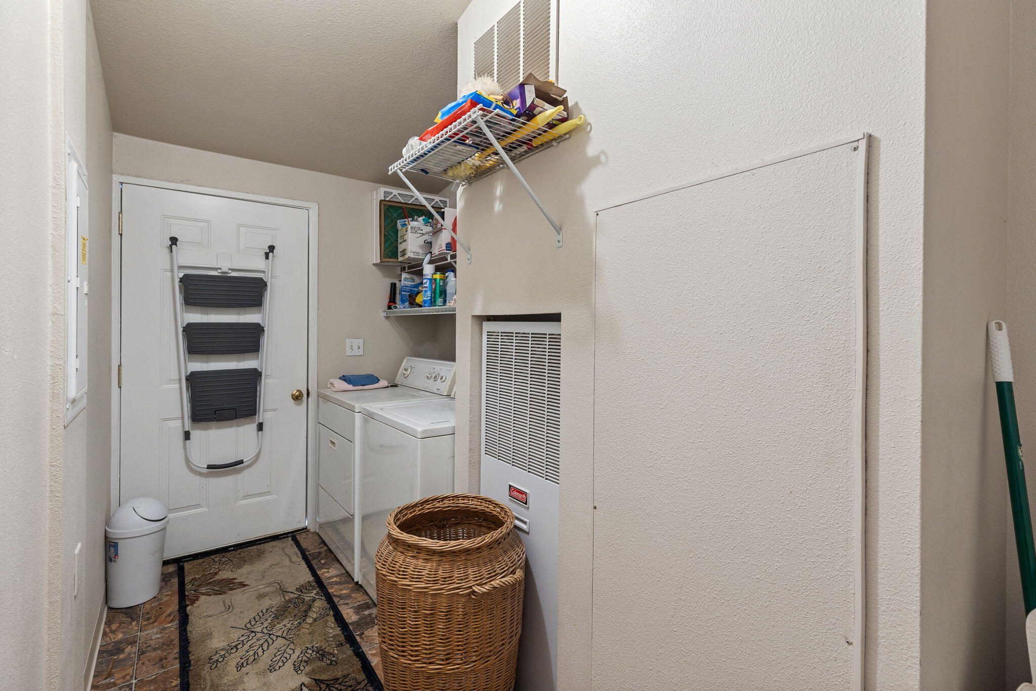 2040 Robertson Bridge Road Grants Pass, OR 97526 - Photo 13 of 39 a utility room with dryer and washer