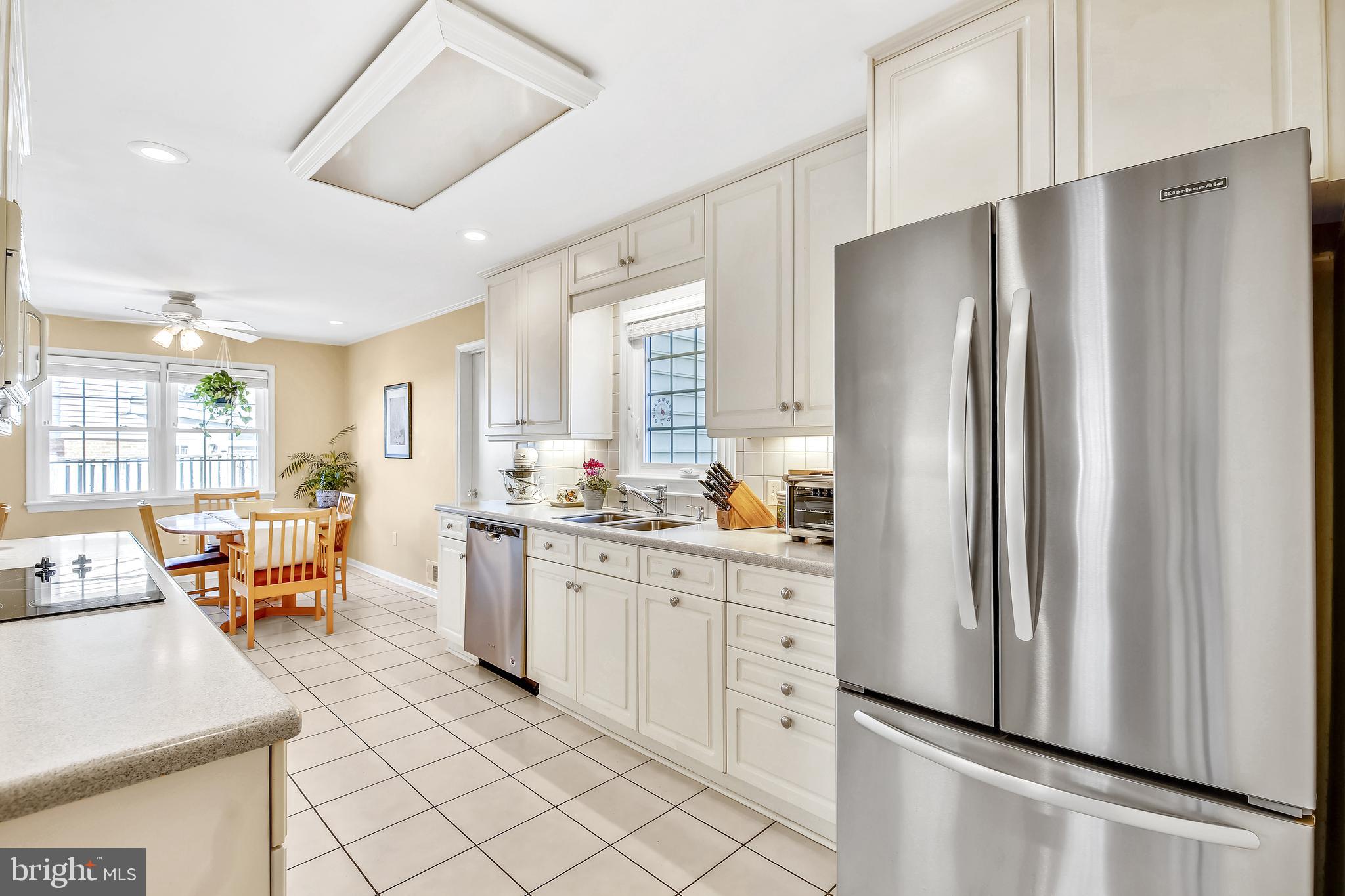 11811 Prestwick Road Potomac, MD 20854 - Photo 11 of 57 Kitchen