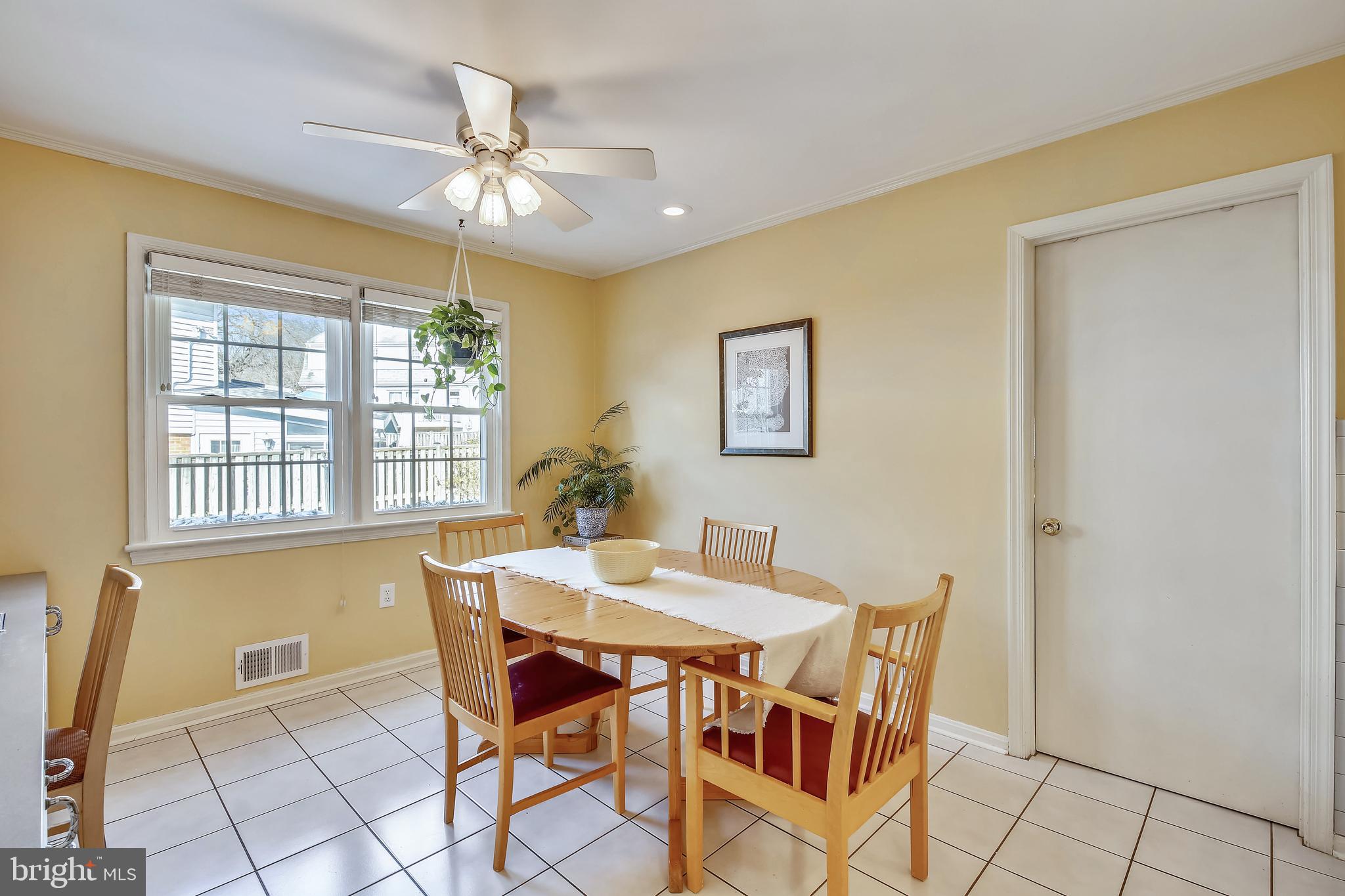 11811 Prestwick Road Potomac, MD 20854 - Photo 14 of 57 Eat-In Area