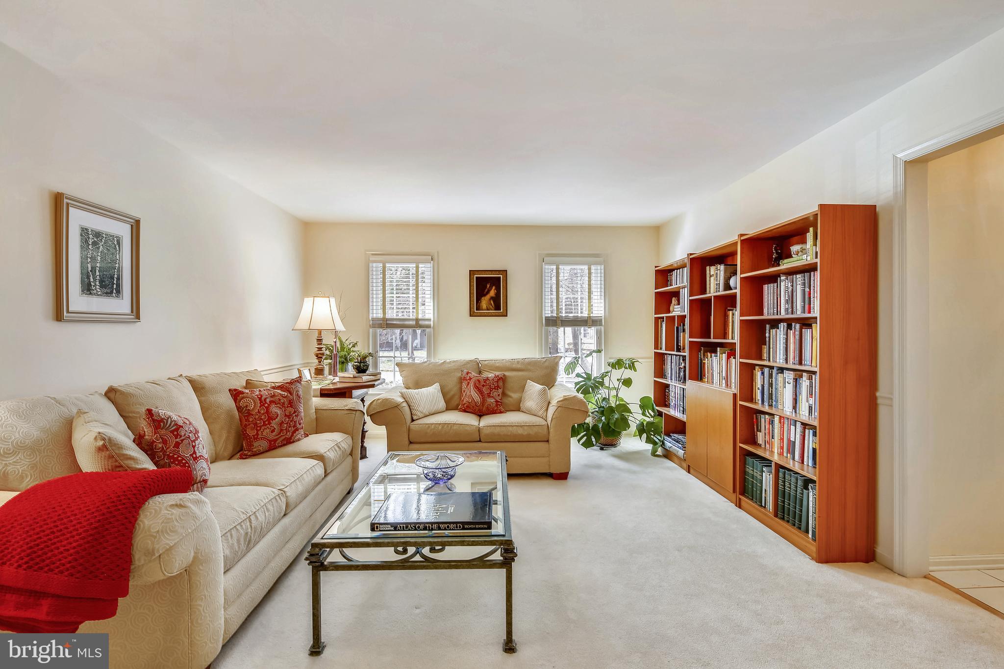 11811 Prestwick Road Potomac, MD 20854 - Photo 22 of 57 Living Room