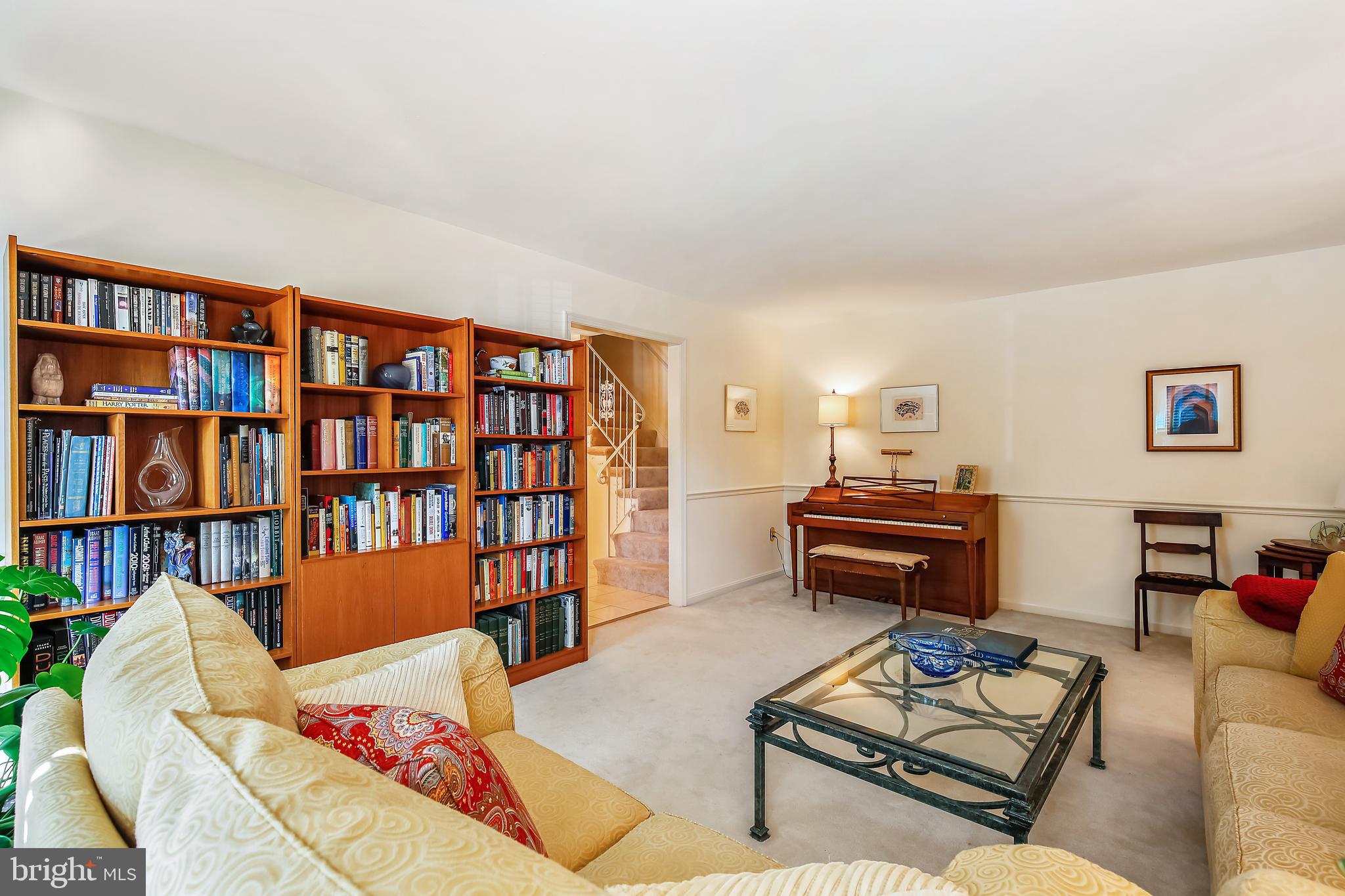 11811 Prestwick Road Potomac, MD 20854 - Photo 23 of 57 Living Room