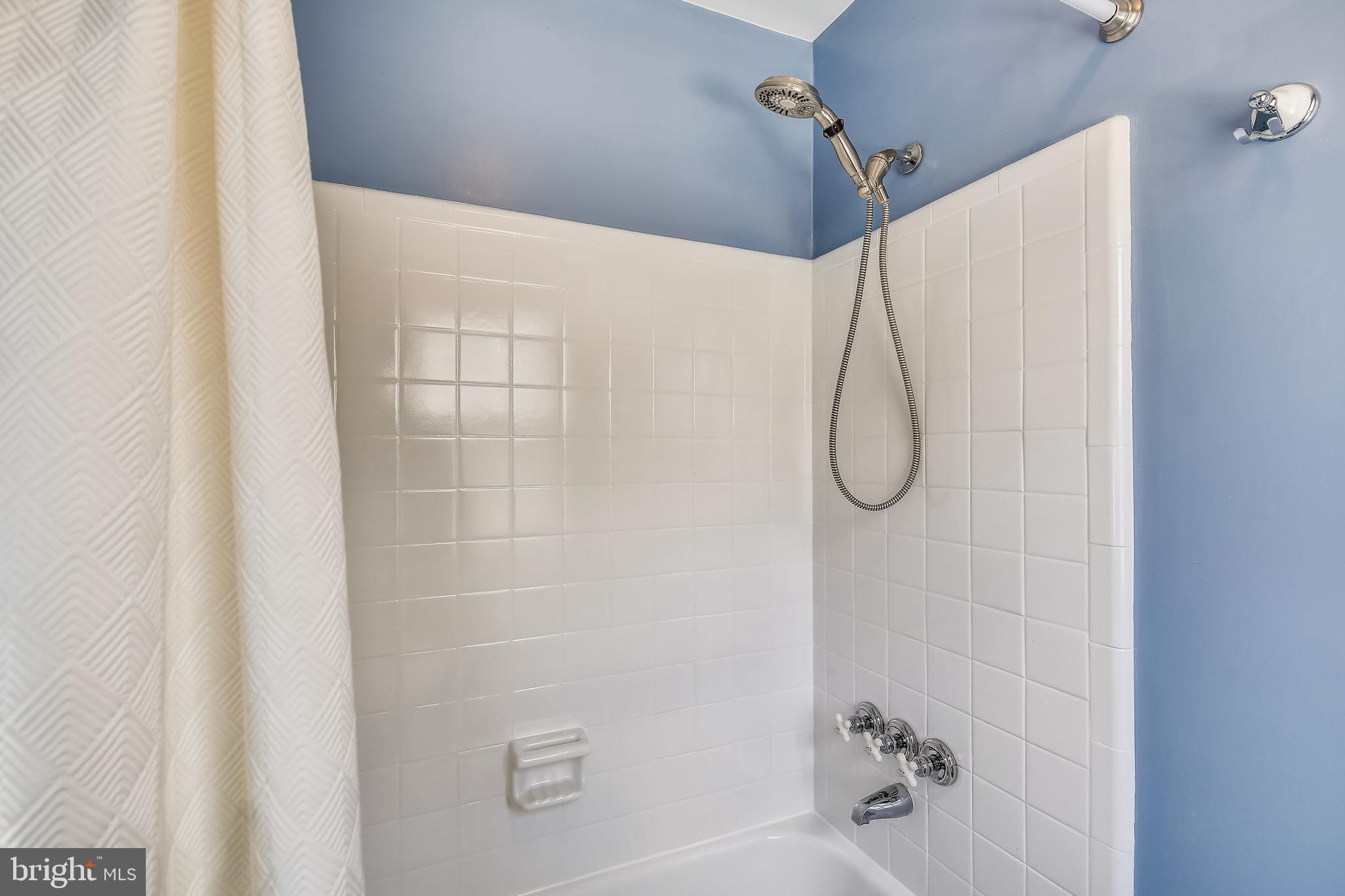 11811 Prestwick Road Potomac, MD 20854 - Photo 40 of 57 Hall Bath