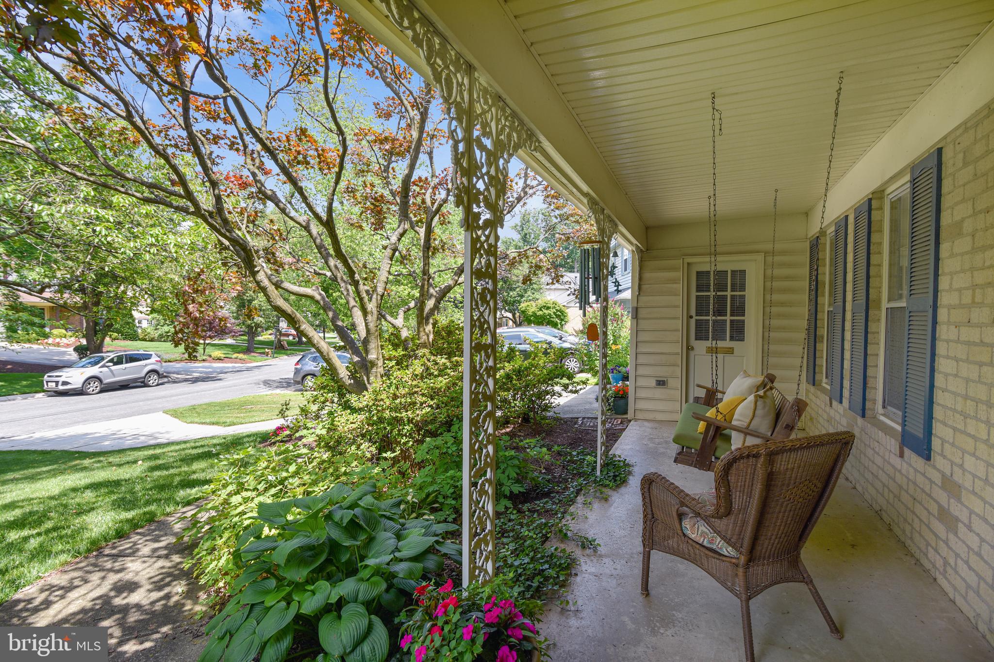 11811 Prestwick Road Potomac, MD 20854 - Photo 4 of 57 Front Porch
