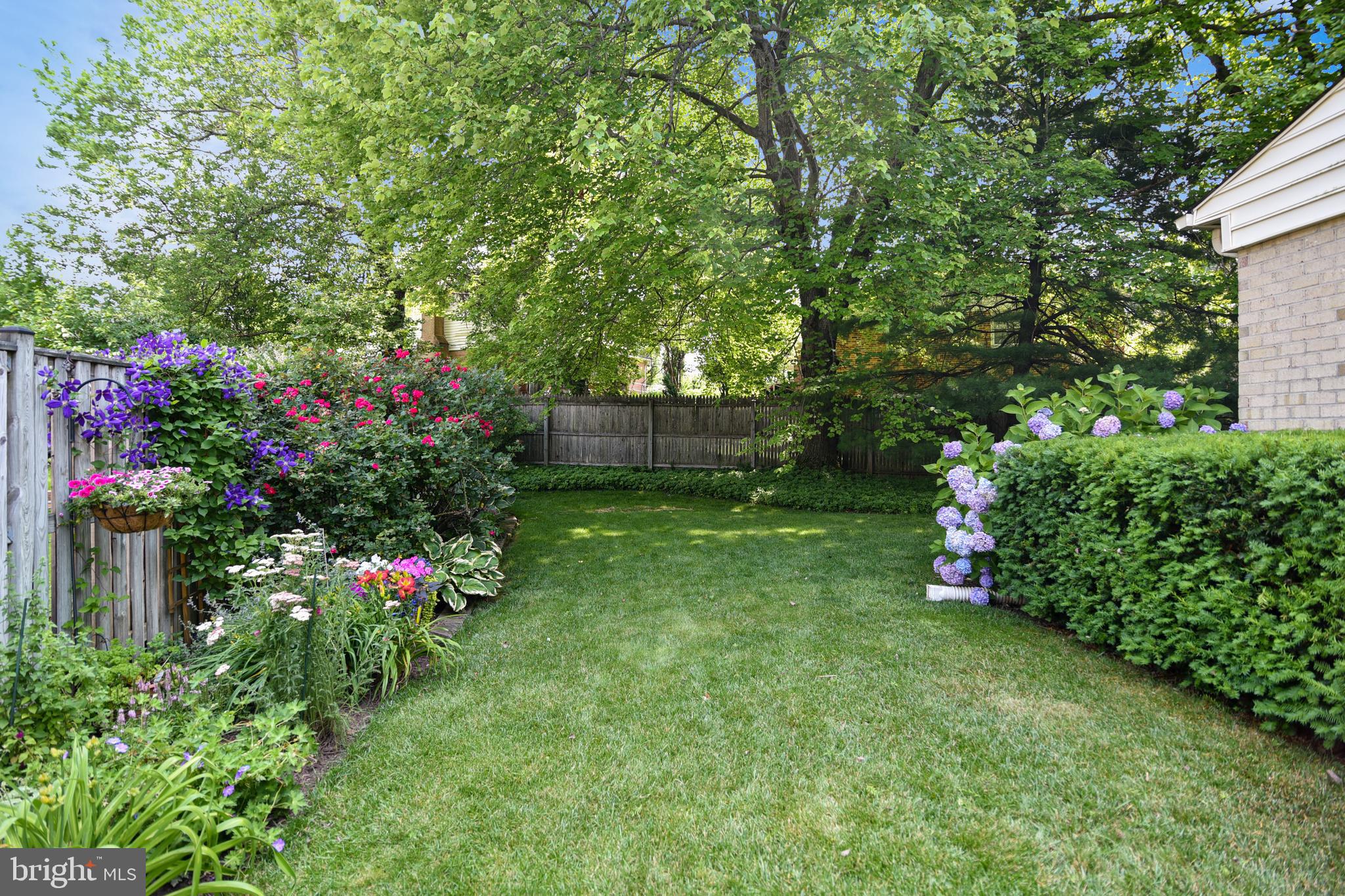 11811 Prestwick Road Potomac, MD 20854 - Photo 53 of 57 Side Yard