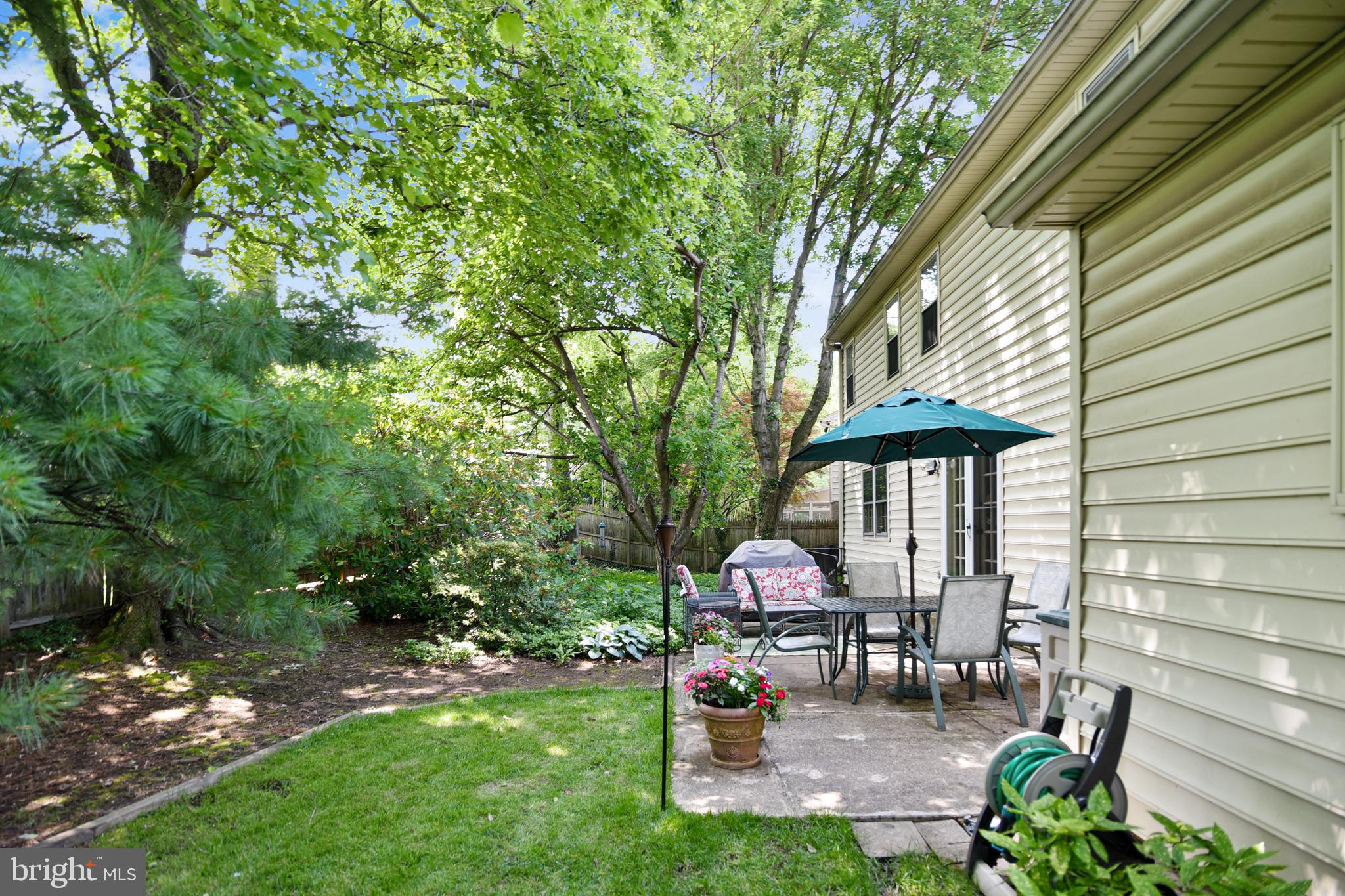 11811 Prestwick Road Potomac, MD 20854 - Photo 55 of 57 Back Patio