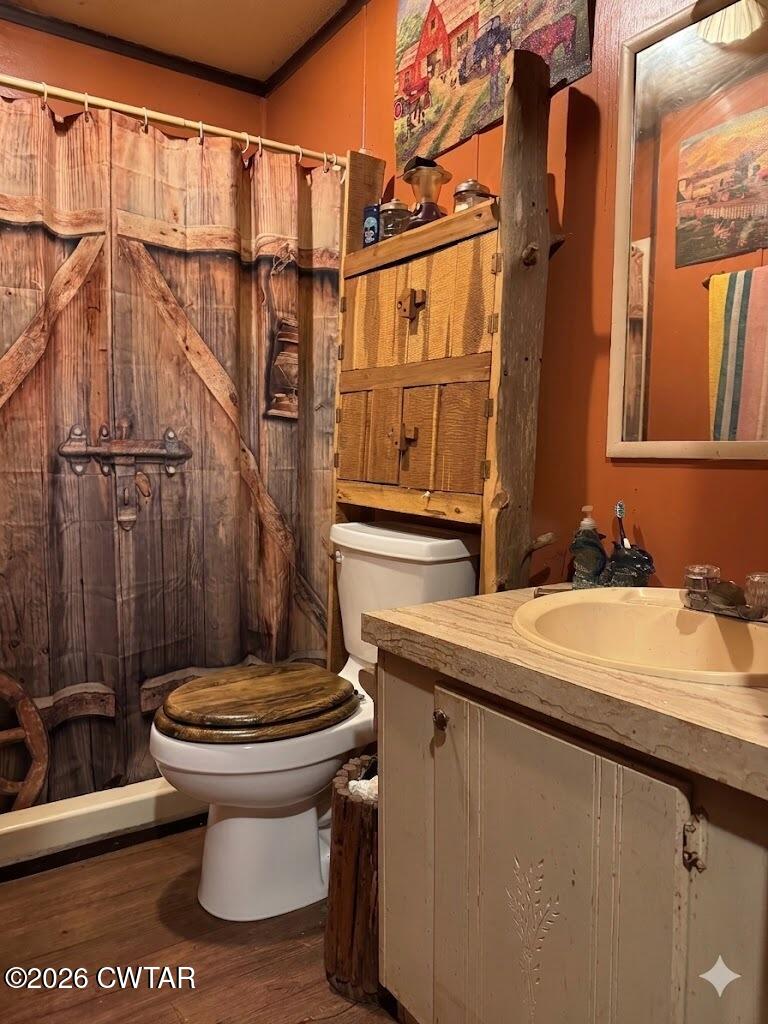54 J B Jones Road Trenton, TN 38382 - Photo 9 of 12 Bathroom