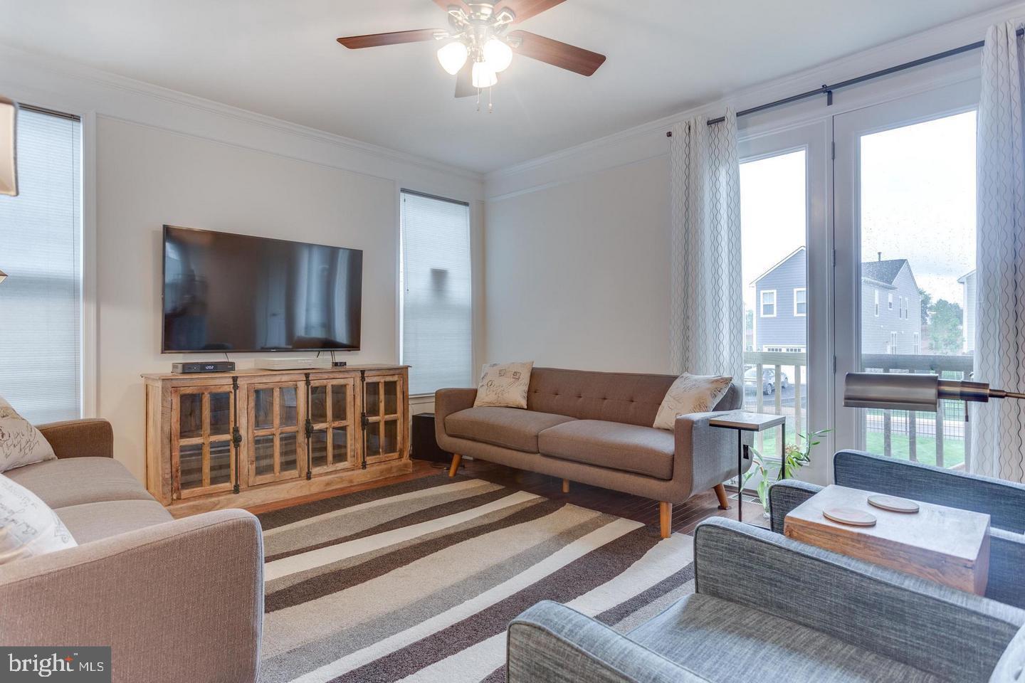 1005 Themis Street Southeast Leesburg, VA 20175 - Photo 16 of 32 Family Room