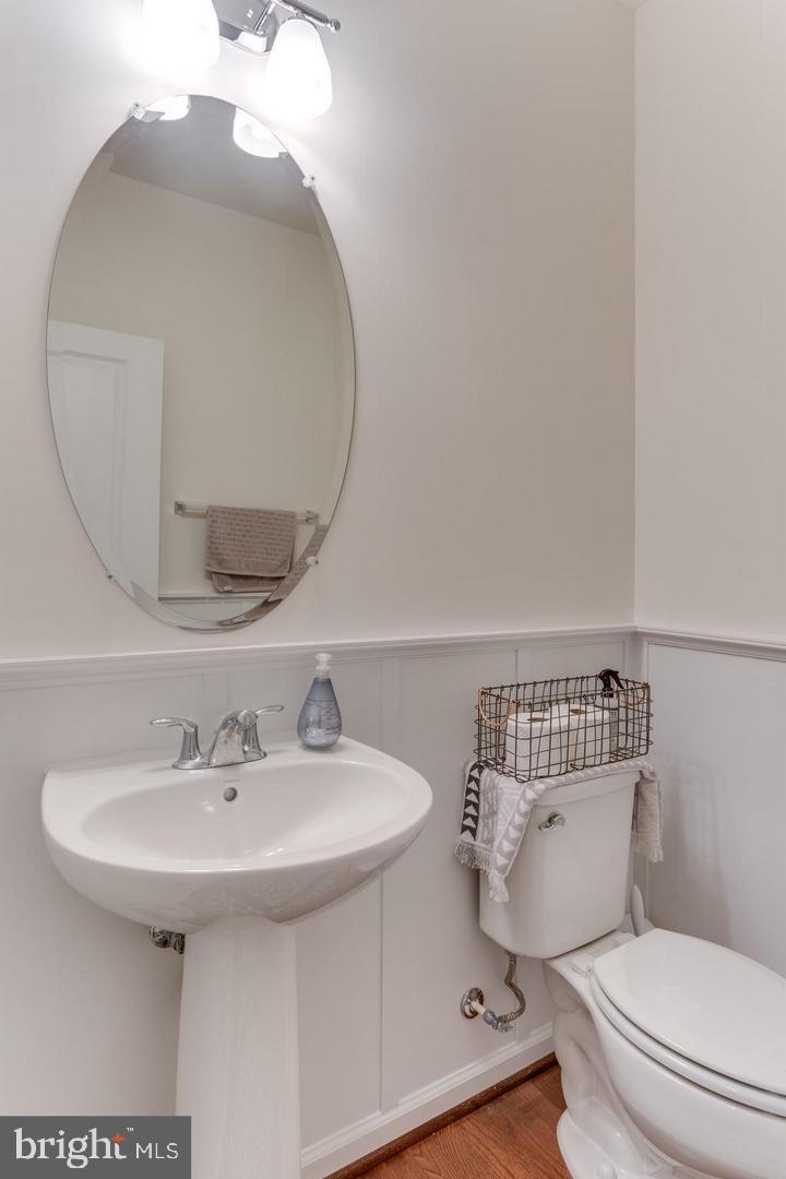 1005 Themis Street Southeast Leesburg, VA 20175 - Photo 18 of 32 Powder Room Main Level