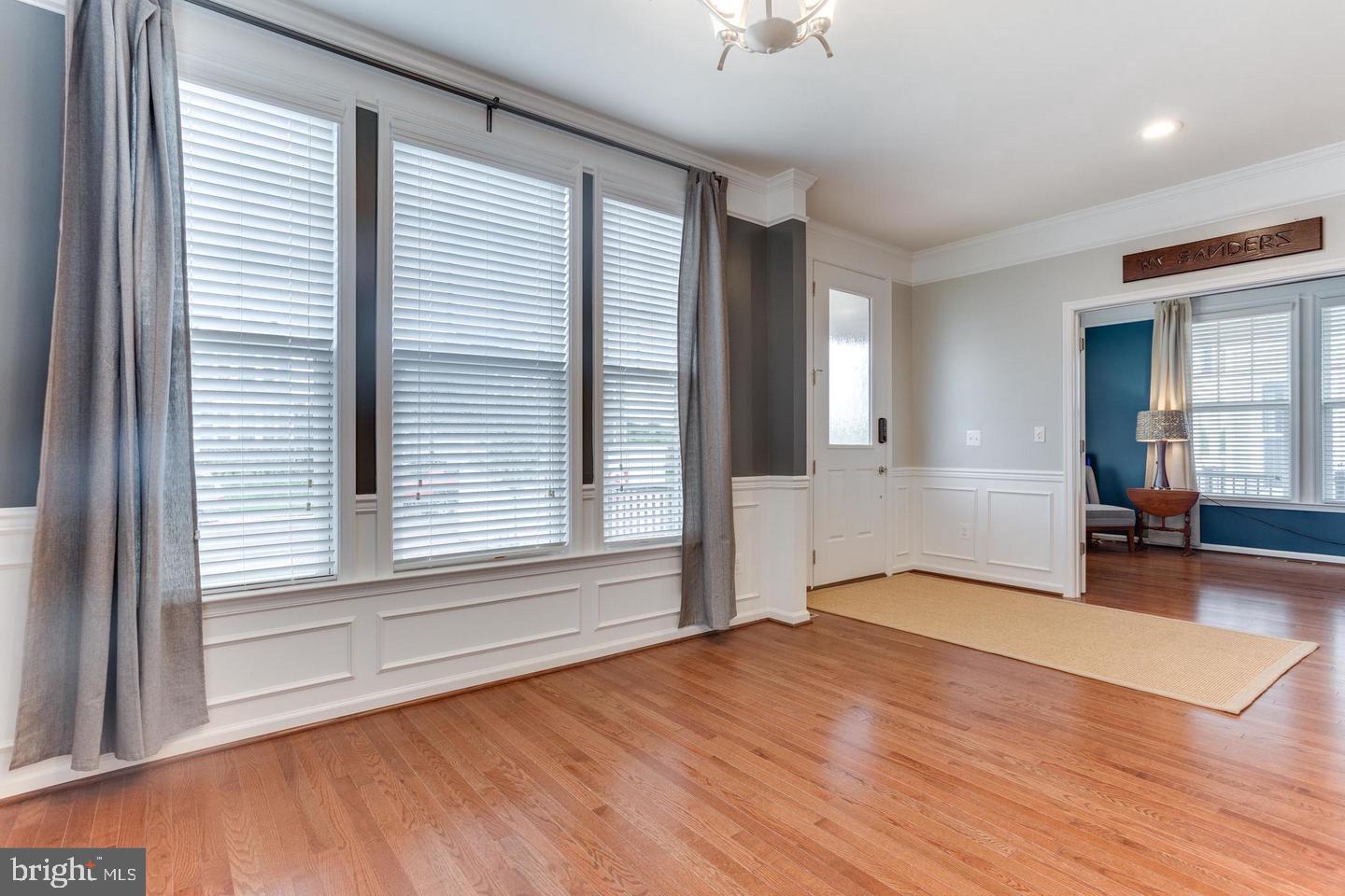 1005 Themis Street Southeast Leesburg, VA 20175 - Photo 4 of 32 Dinning room