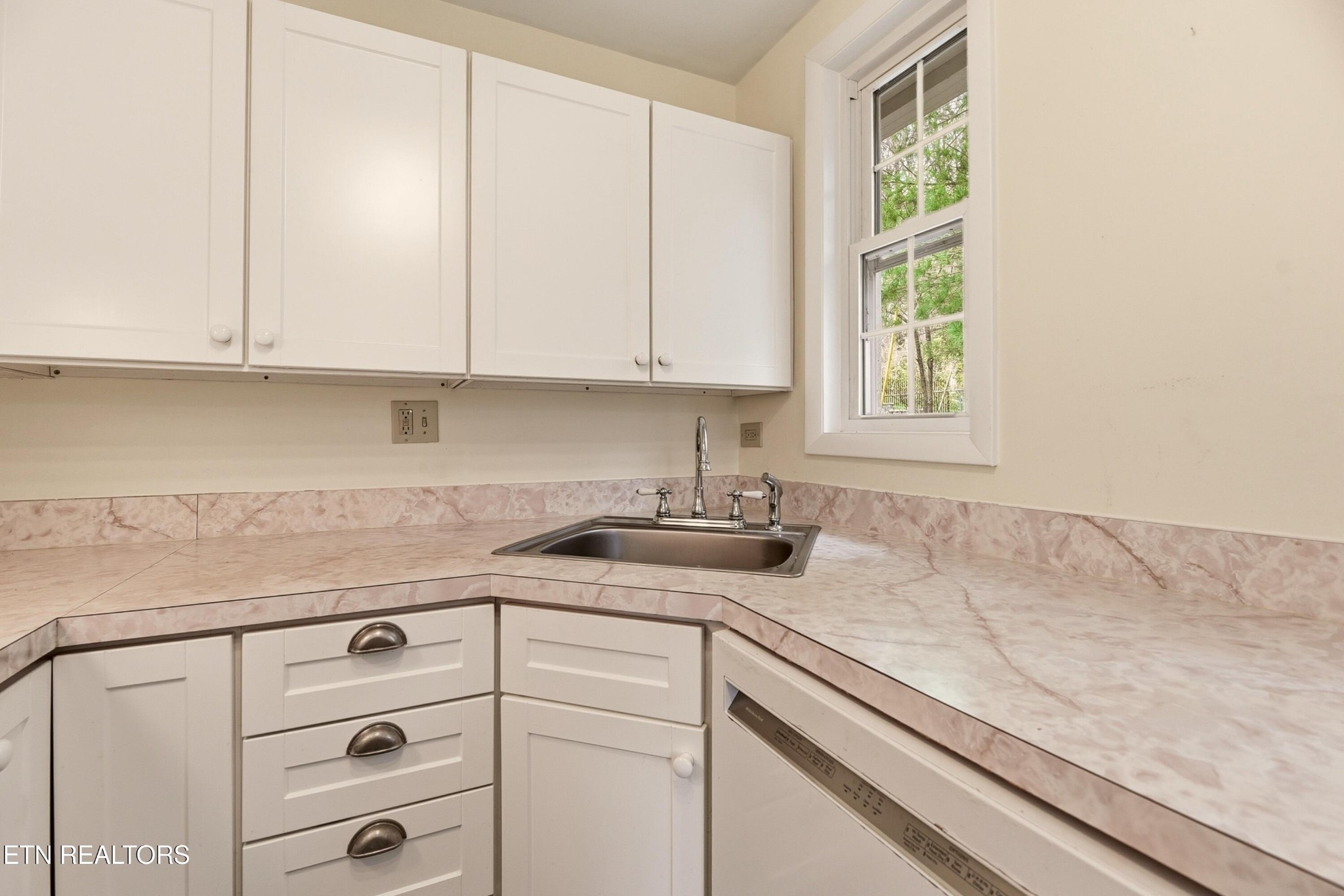 107 Dale Road Norris, TN 37828 - Photo 15 of 28 Gallery Image 15