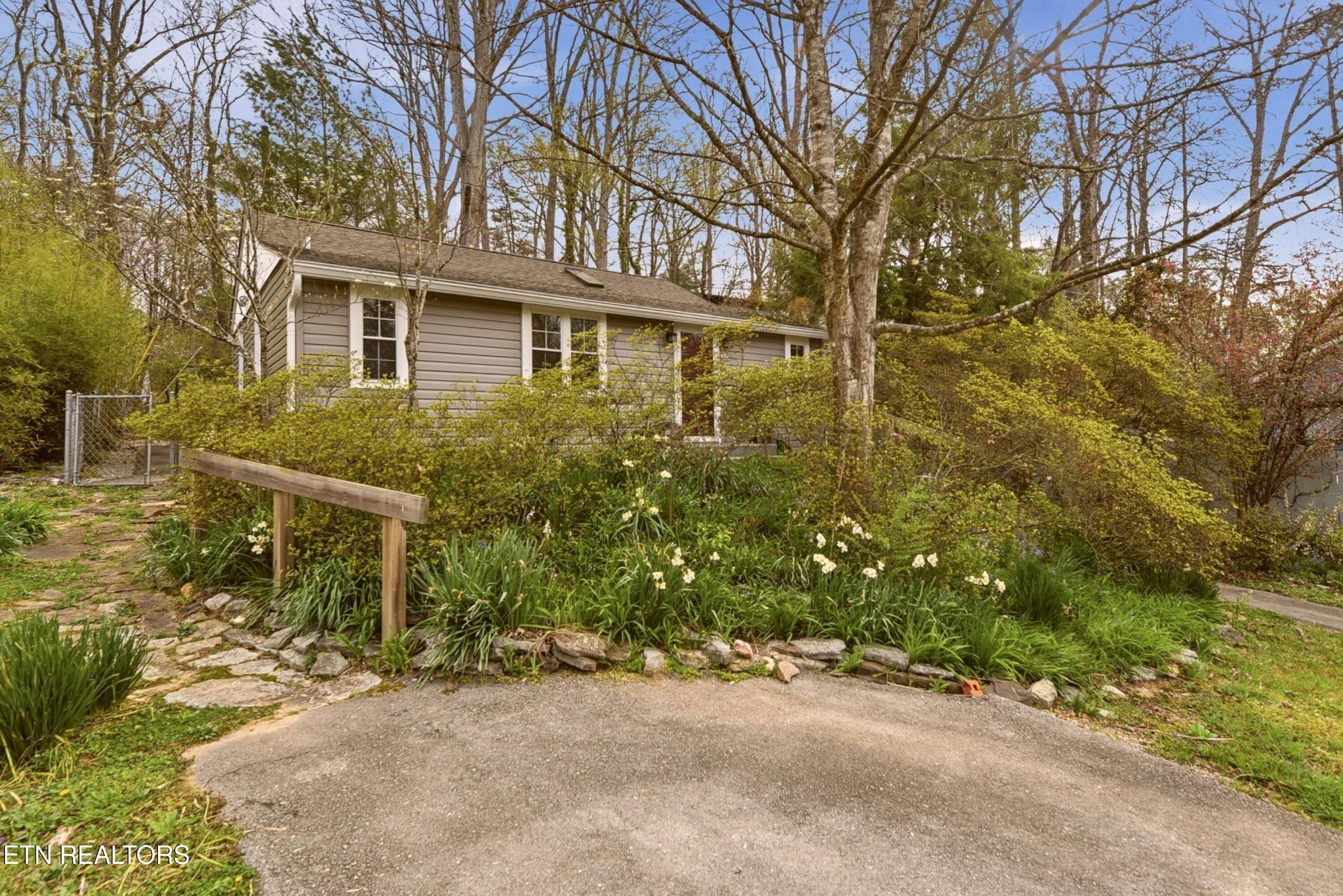 107 Dale Road Norris, TN 37828 - Photo 2 of 28 Gallery Image 2