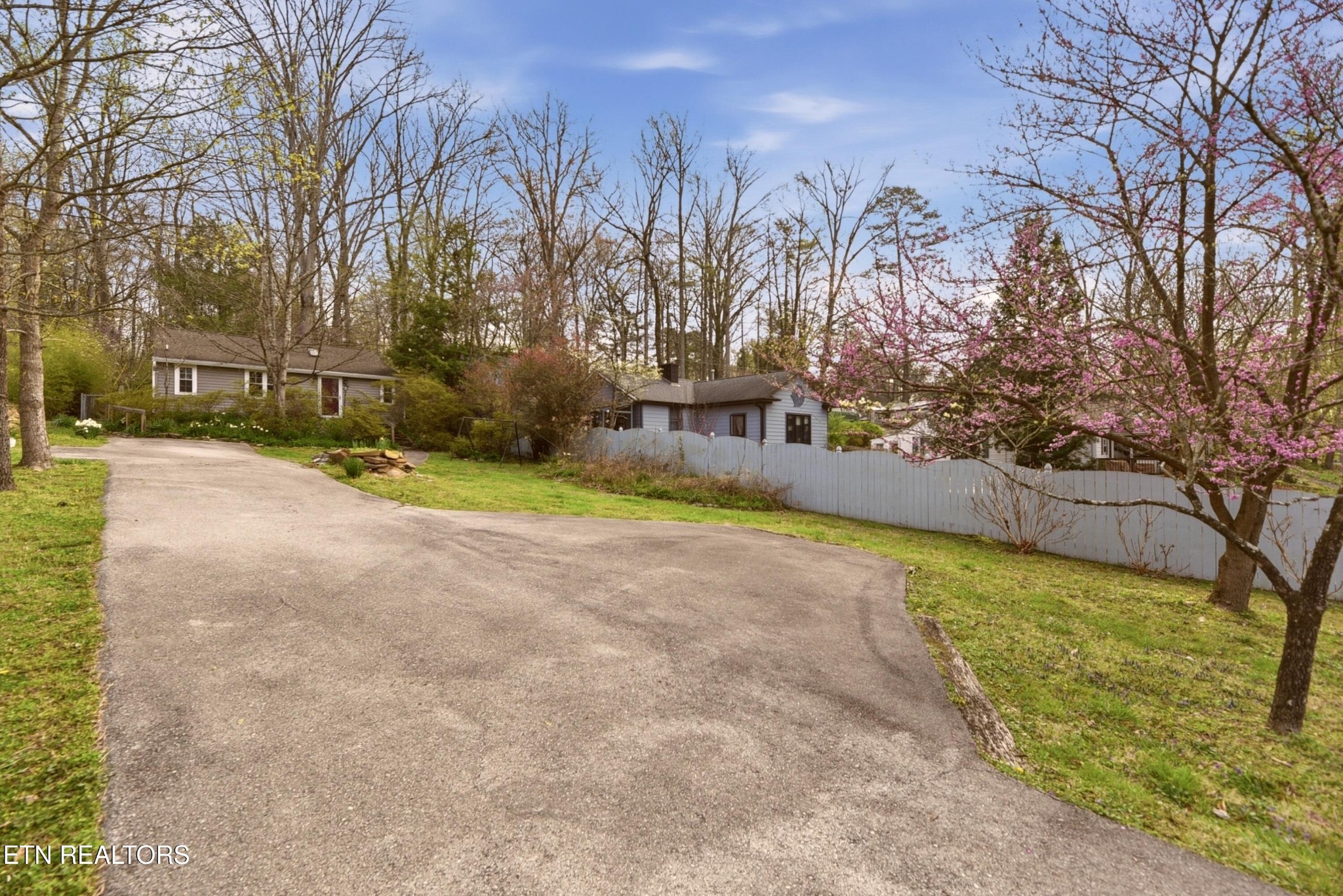 107 Dale Road Norris, TN 37828 - Photo 3 of 28 Gallery Image 3