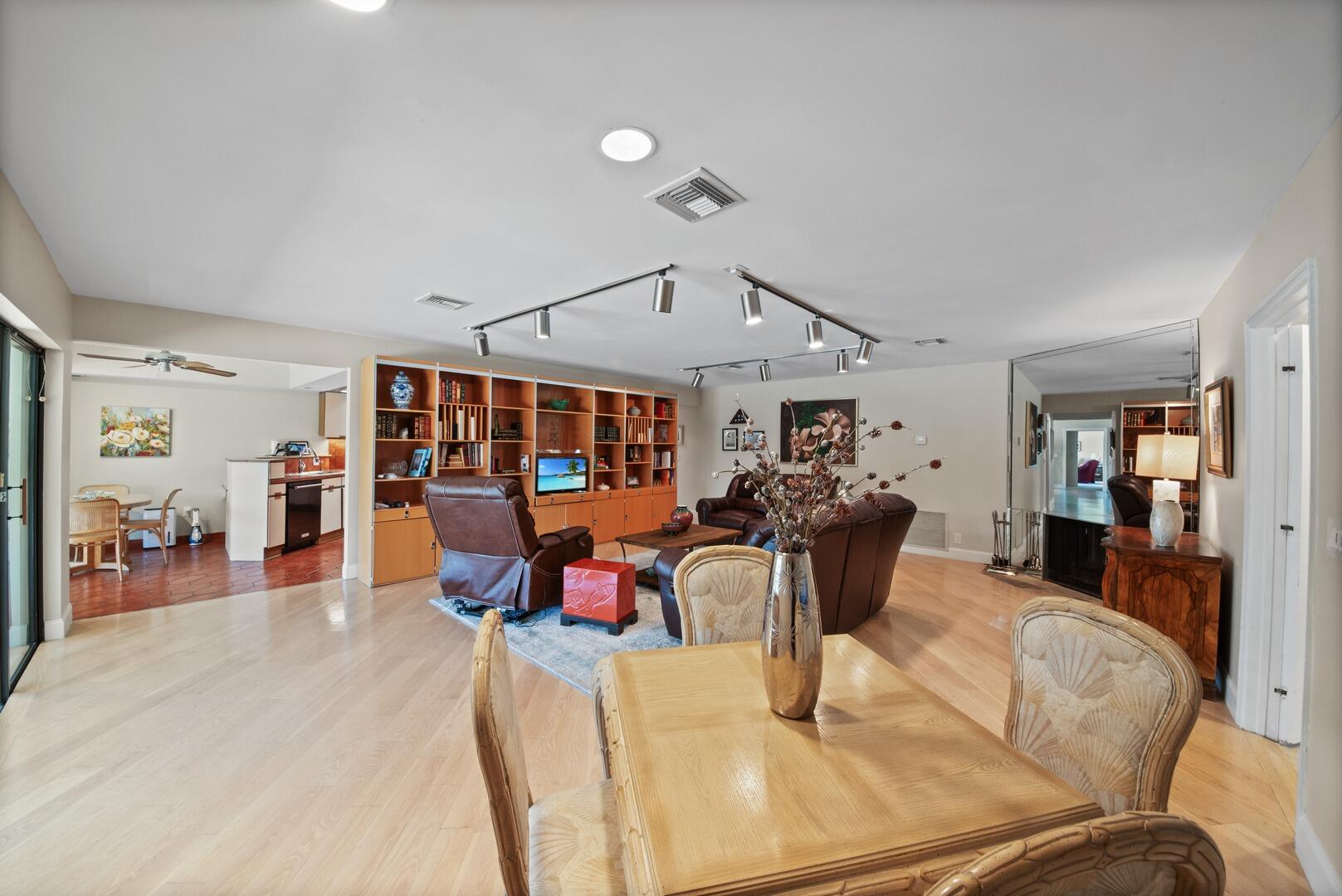 7 Inlet Cay Drive Ocean Ridge, FL 33435 - Photo 16 of 54 Family Dining Area