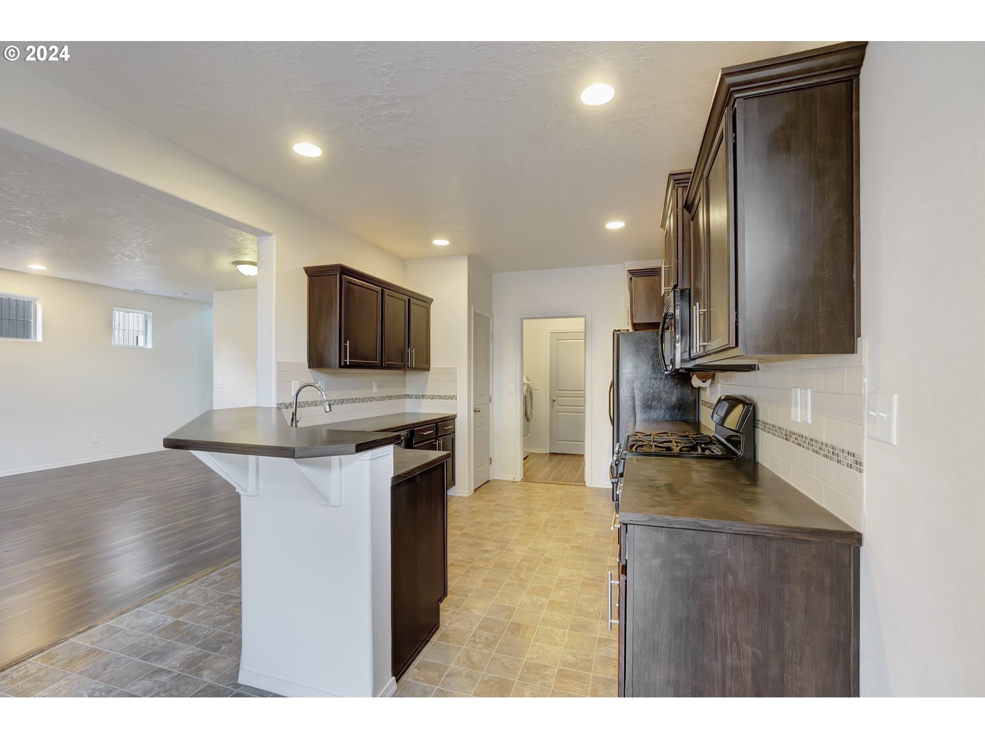 1879 Adelman Loop Eugene, OR 97402 - Photo 11 of 48 Gallery Image 11