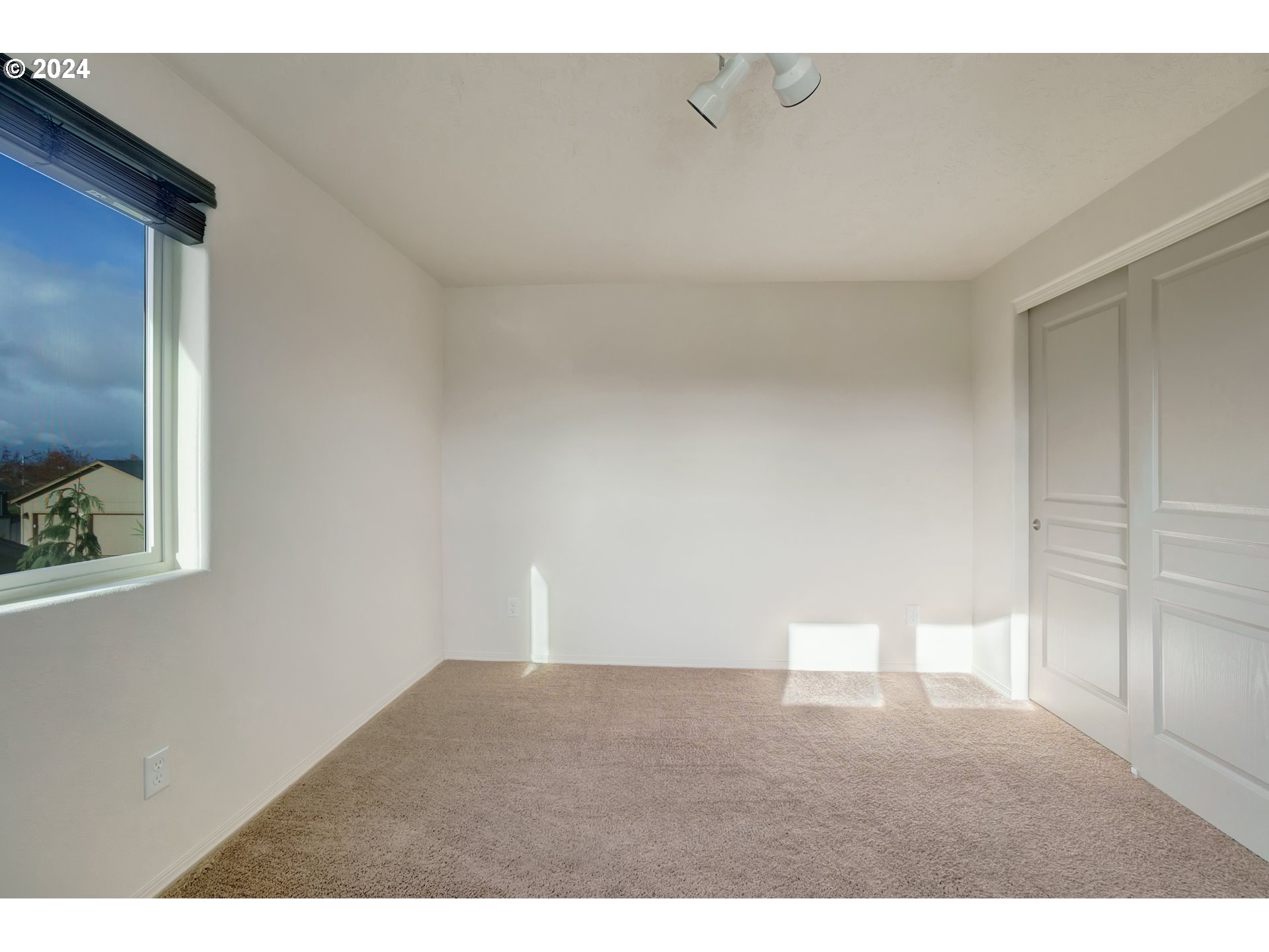 1879 Adelman Loop Eugene, OR 97402 - Photo 19 of 48 Gallery Image 19