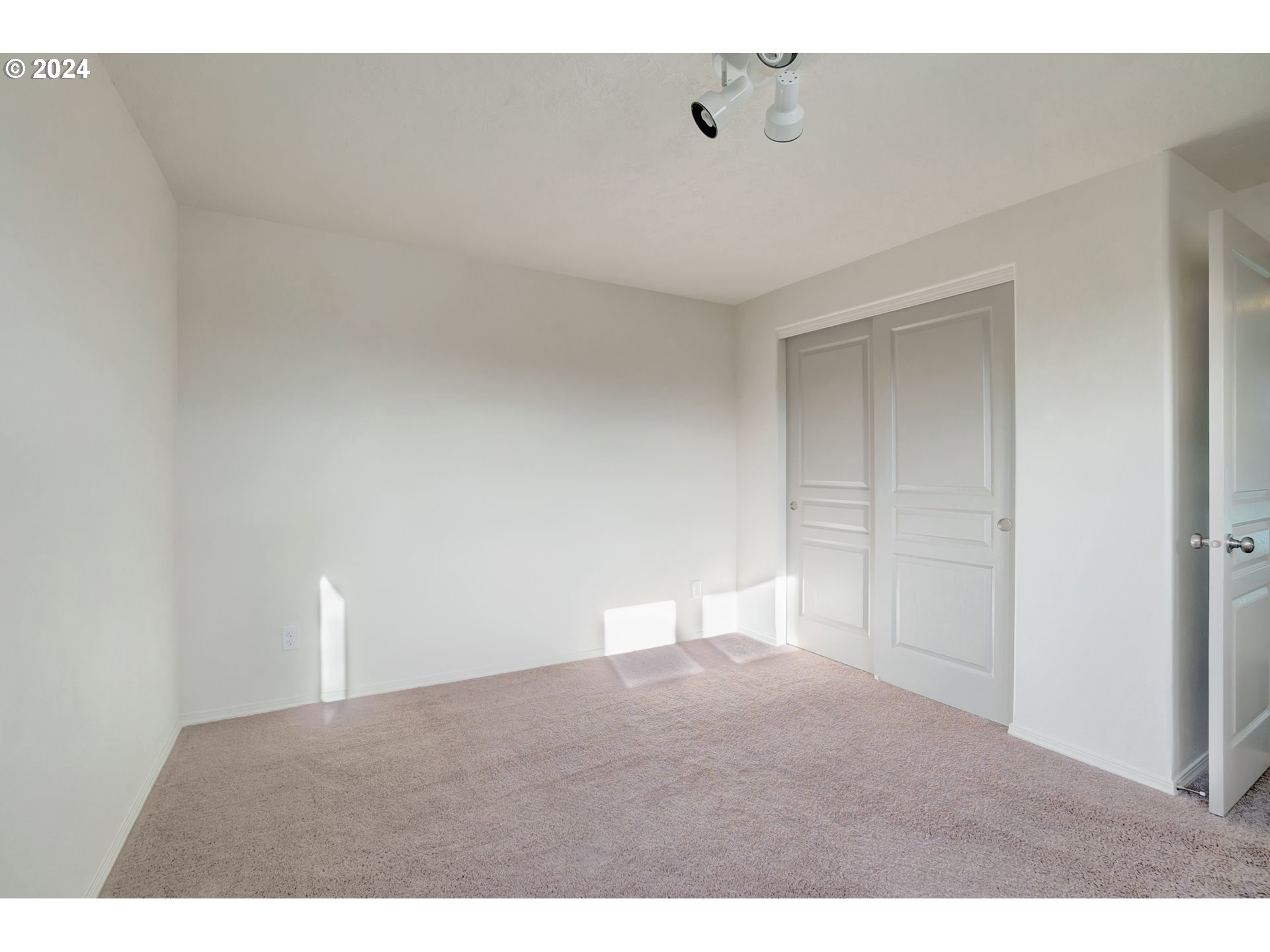 1879 Adelman Loop Eugene, OR 97402 - Photo 22 of 48 Gallery Image 22
