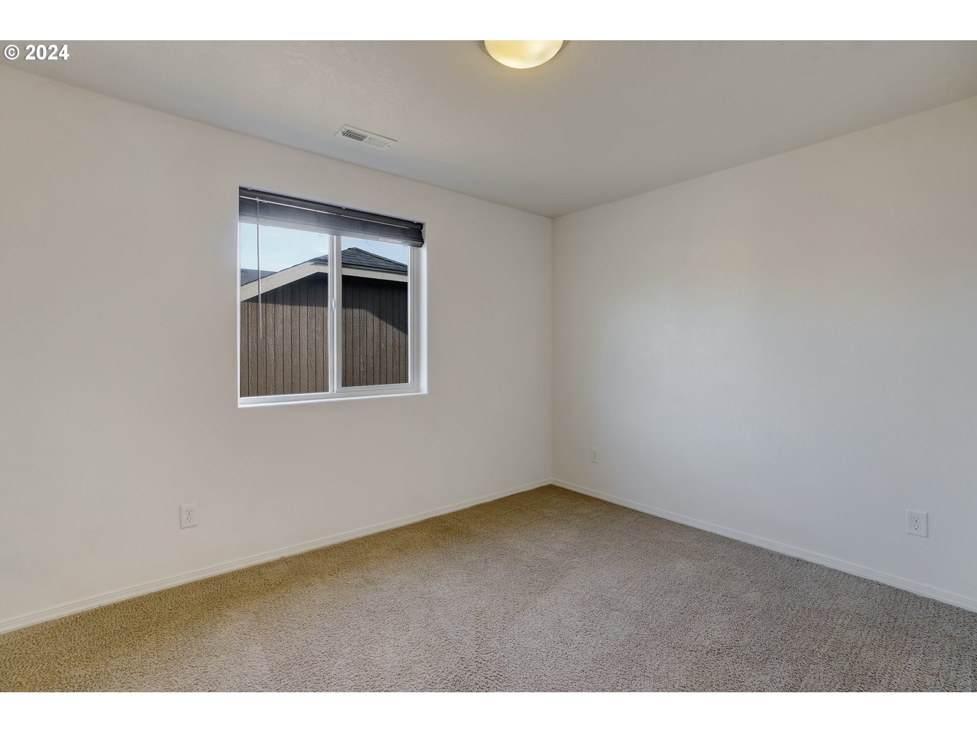 1879 Adelman Loop Eugene, OR 97402 - Photo 23 of 48 Gallery Image 23