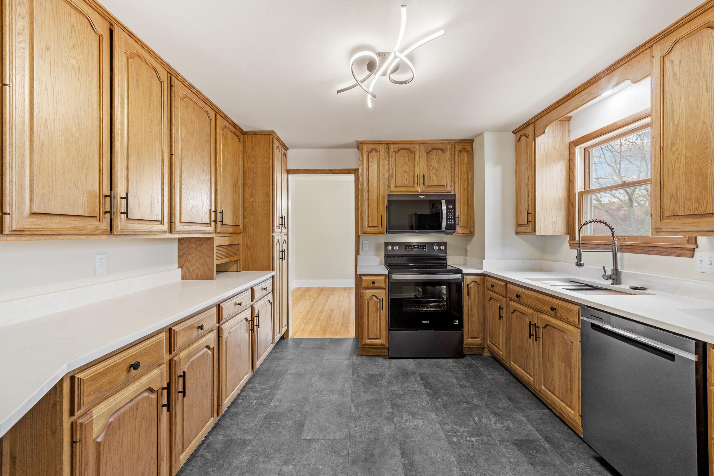 526 Pinetree Road Kohler, WI 53044 - Photo 11 of 38 Kitchen