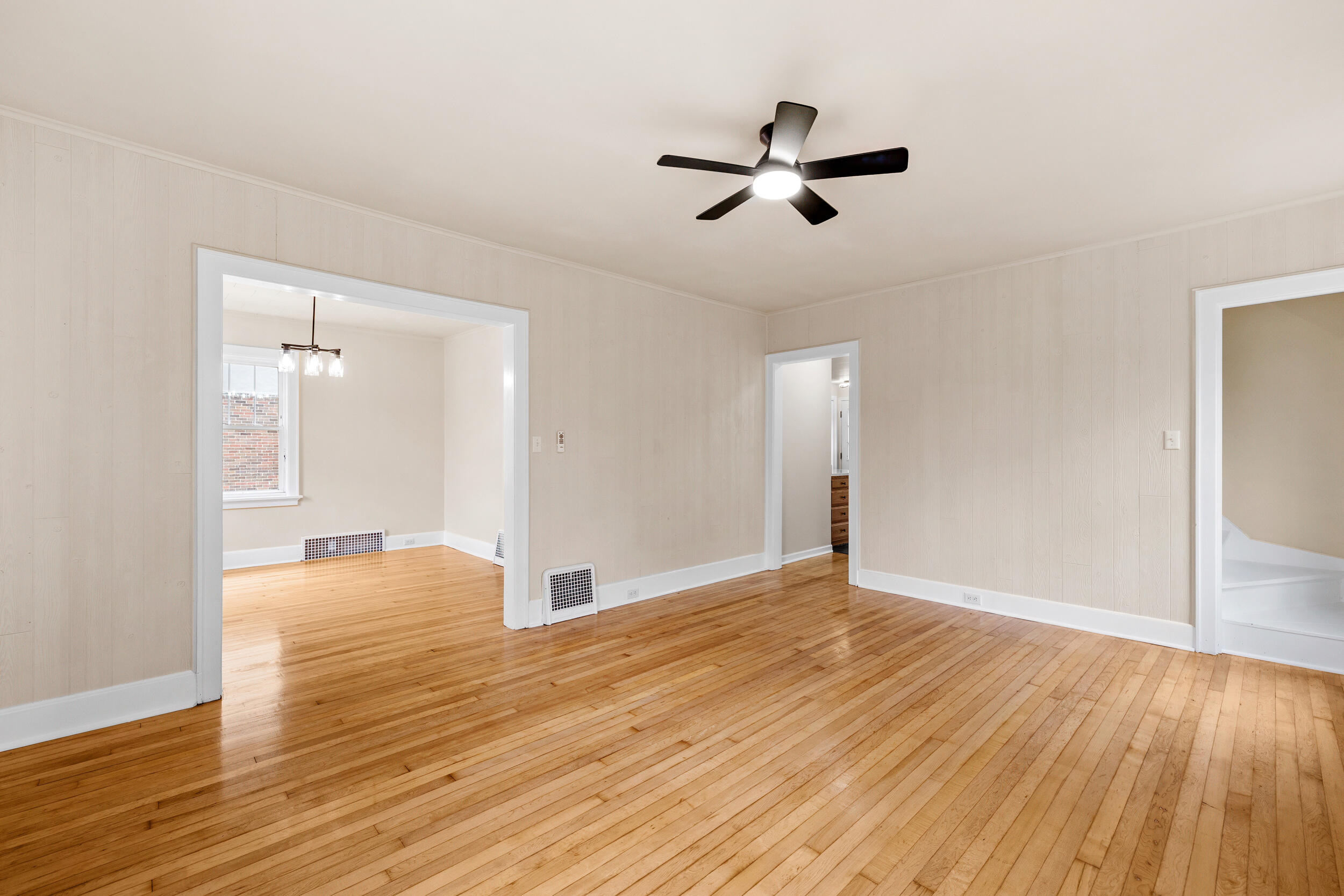 526 Pinetree Road Kohler, WI 53044 - Photo 2 of 38 Living Room