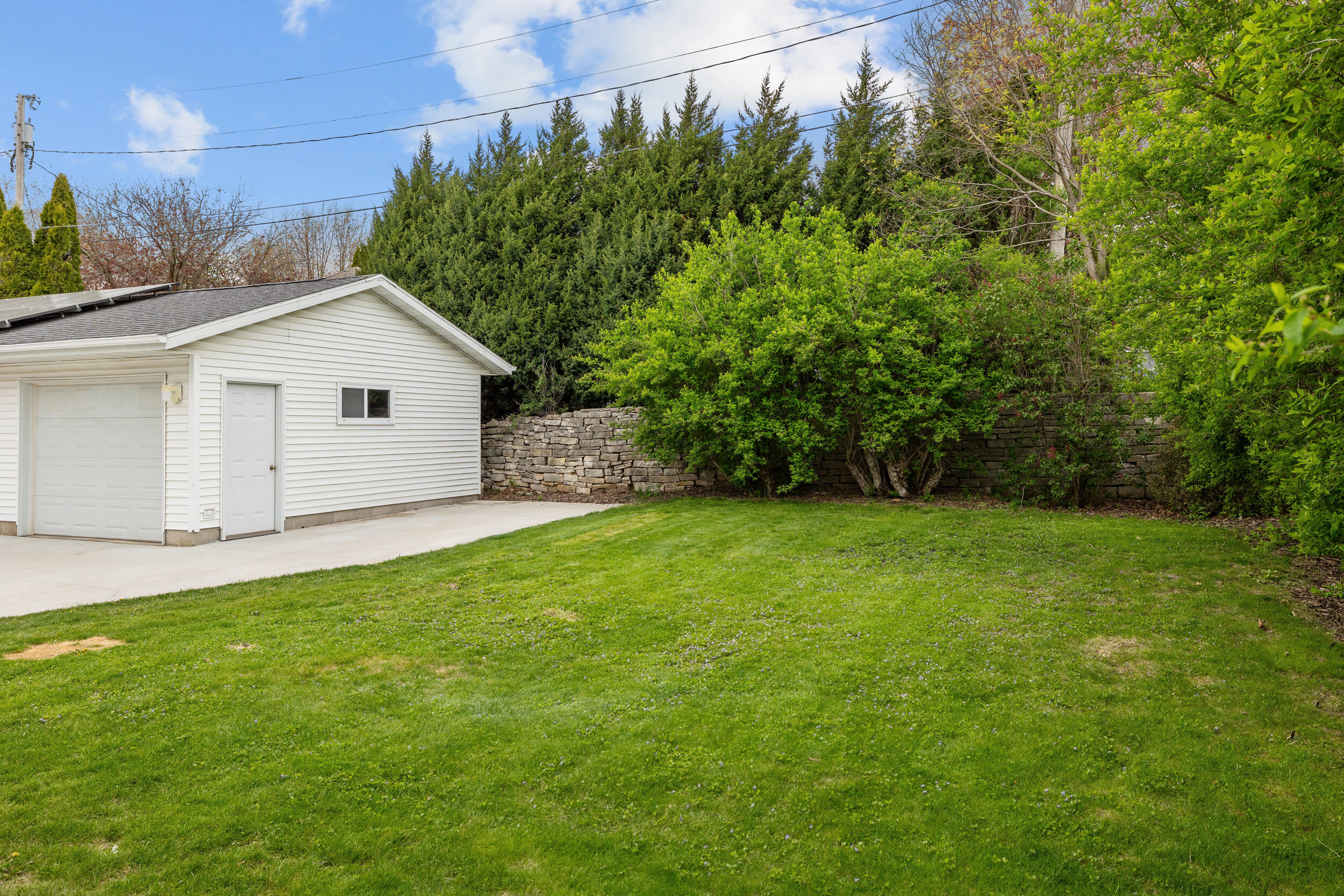 526 Pinetree Road Kohler, WI 53044 - Photo 34 of 38 Yard