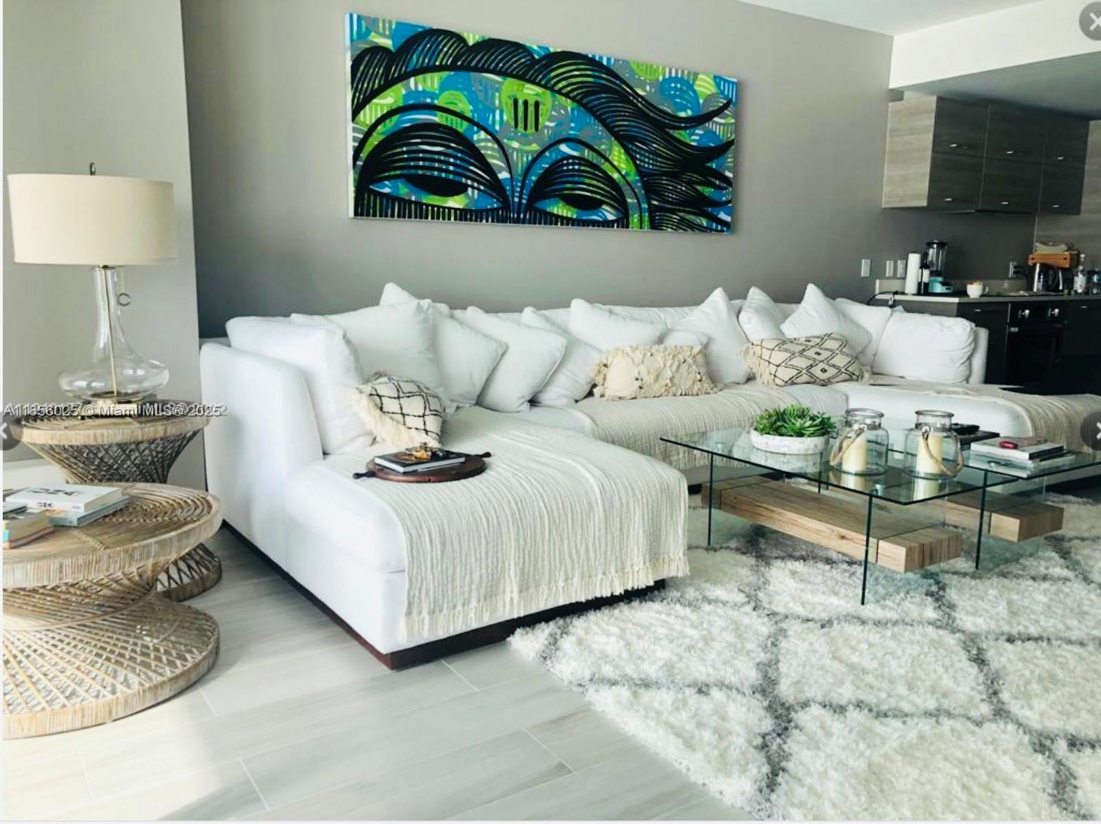 650 Northeast 32nd Street, Unit 4003 Miami, FL 33137 - Photo 11 of 32 a living room with furniture and a lamp