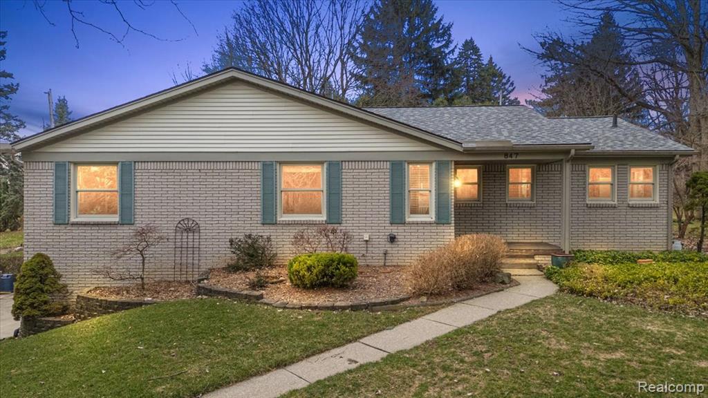 847 Leinster Road Rochester, MI 48309 - Photo 1 of 48