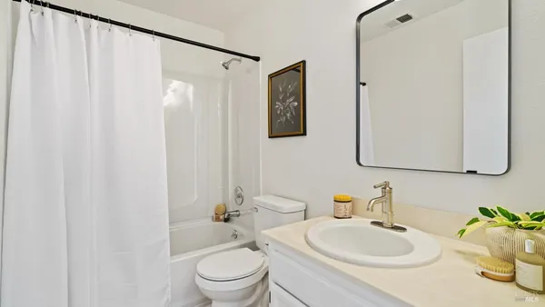 $515,000 | 240 Park Pl Drive, Petaluma, CA 94954