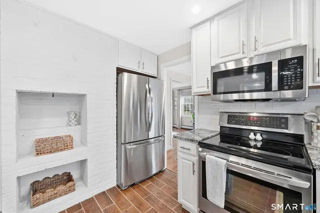 $515,000 | 16 Cornfield Road, Windsor, CT 06095