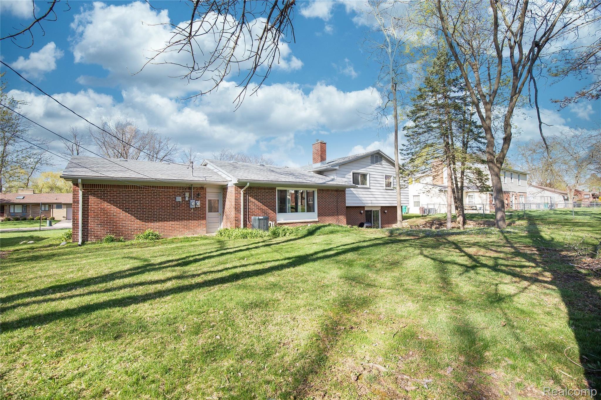 32339 Bonnet Hill Road Farmington, MI 48334 - Photo 4 of 28 4.jpg