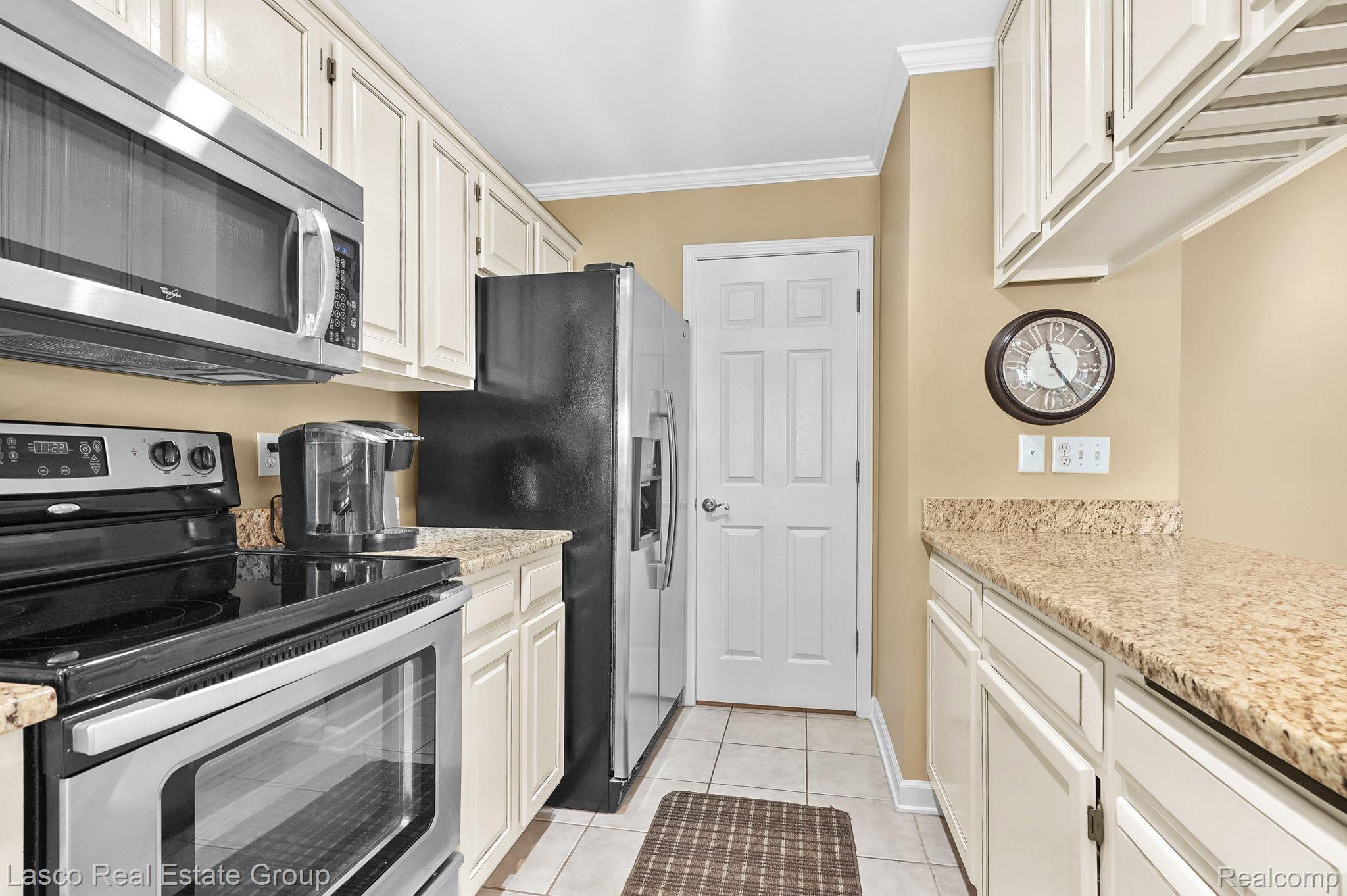 2251 North Long Lake Road Fenton, MI 48430 - Photo 7 of 43 Gallery Image 7