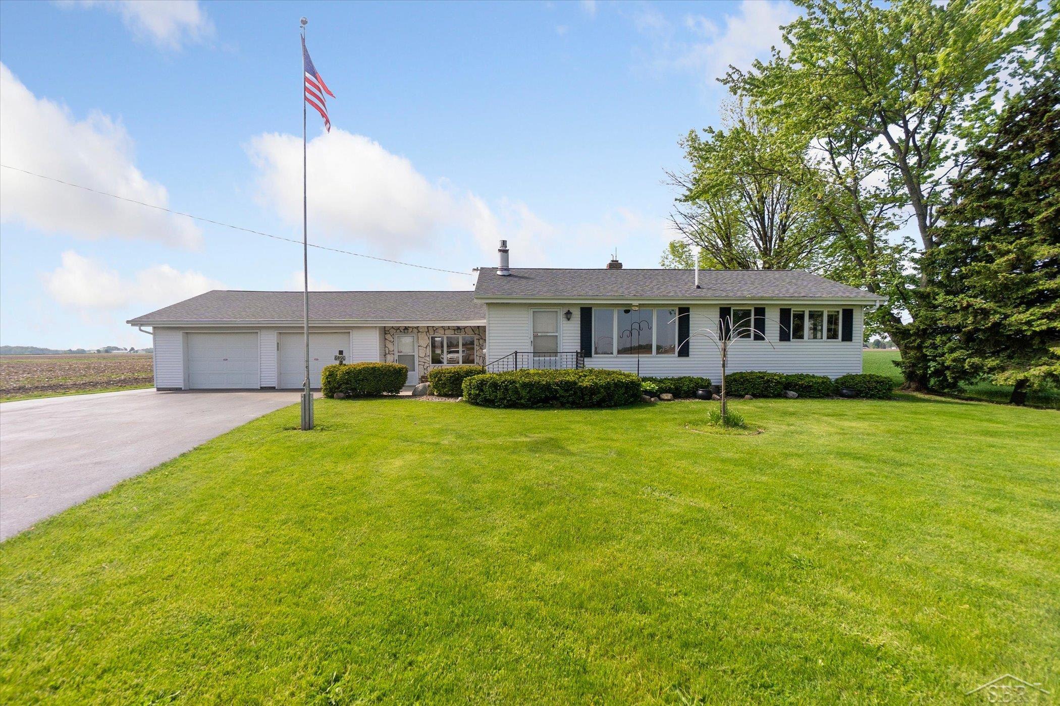 6490 King Road Bridgeport, MI 48722 - Photo 2 of 54