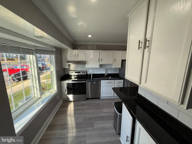 $485,000 | 6433 Fenestra Court, Unit 56B, Burke, VA 22015