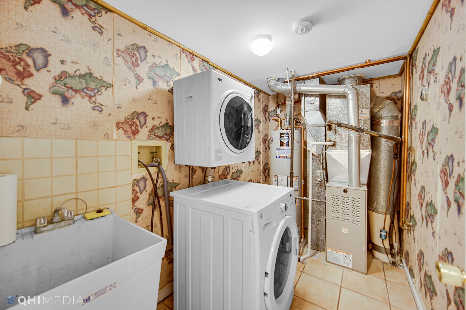1123 Coldspring Road, Unit 1123 Elgin, IL 60120 - Photo 11 of 23 a bathroom with a sink a toilet and a shower