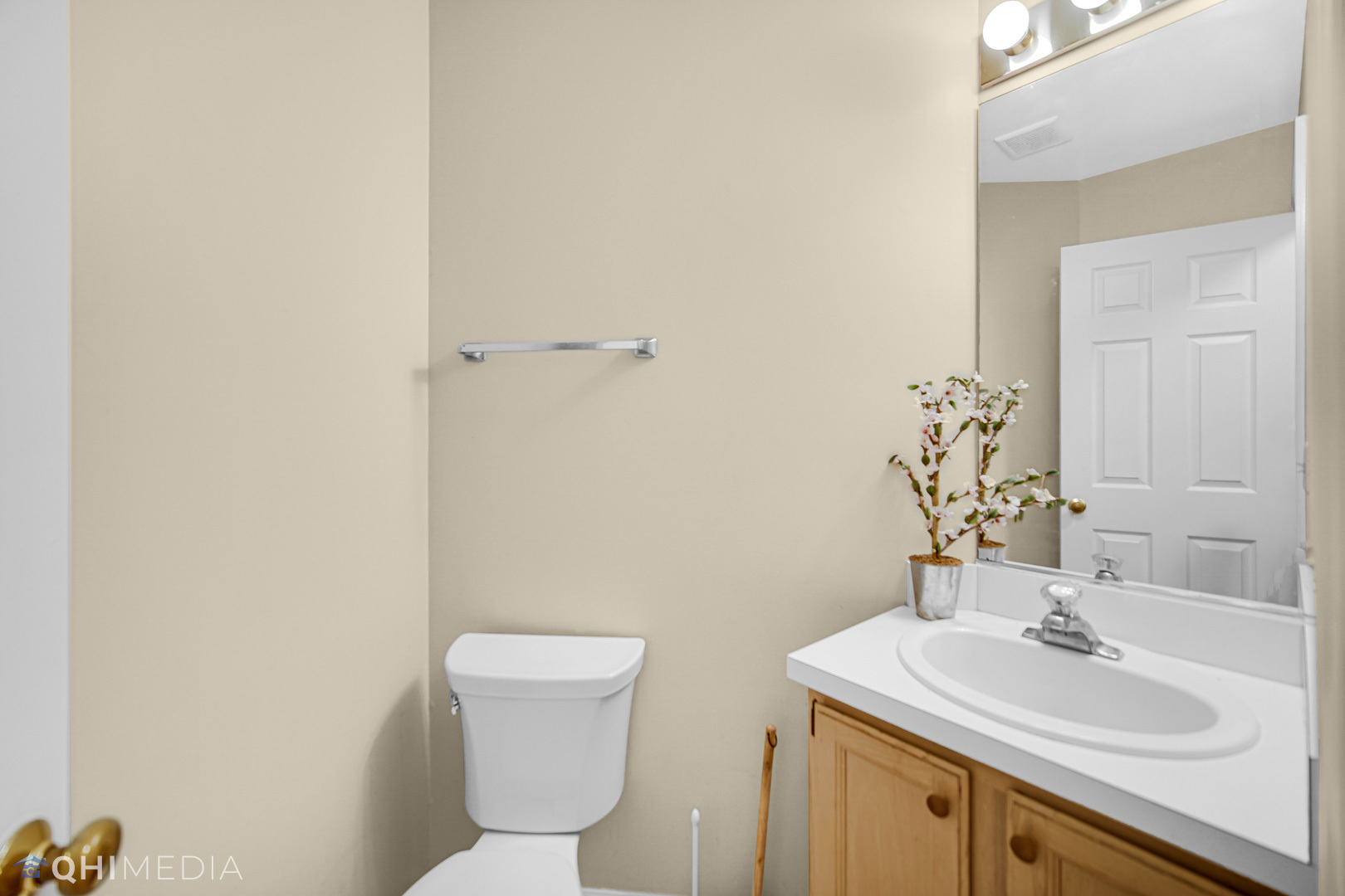 1123 Coldspring Road, Unit 1123 Elgin, IL 60120 - Photo 12 of 23 a bathroom with a sink toilet and vanity