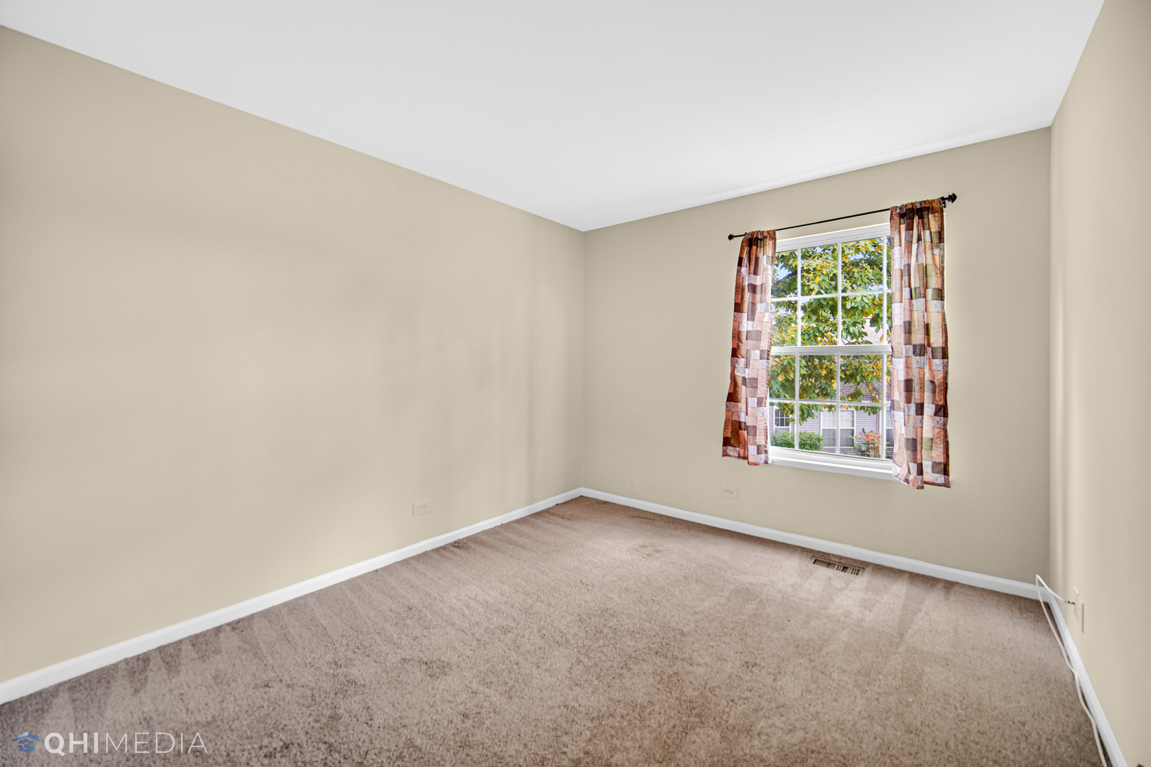 1123 Coldspring Road, Unit 1123 Elgin, IL 60120 - Photo 15 of 23 an empty room with a window