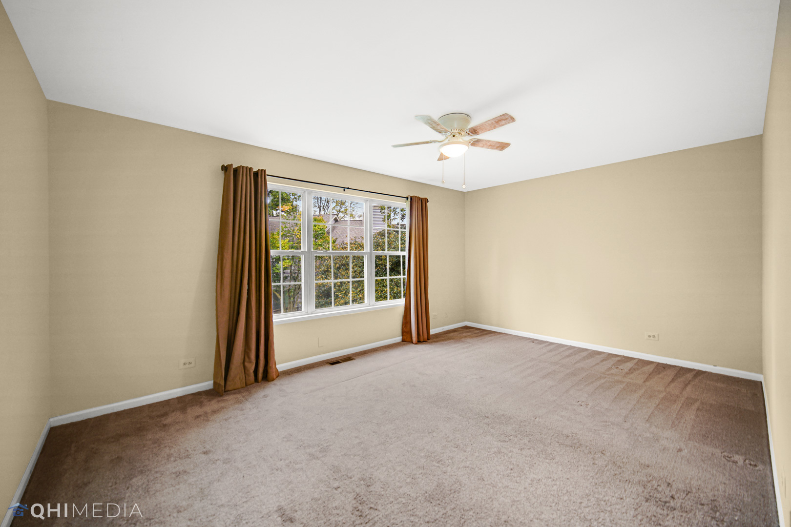 1123 Coldspring Road, Unit 1123 Elgin, IL 60120 - Photo 17 of 23 a view of an empty room with a window