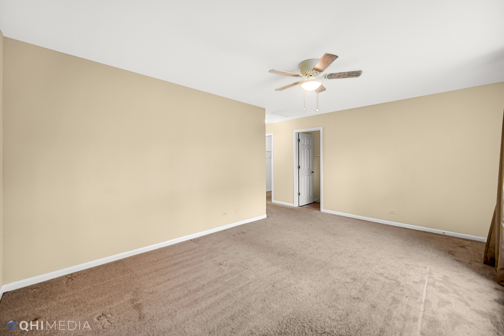1123 Coldspring Road, Unit 1123 Elgin, IL 60120 - Photo 18 of 23 a view of an empty room