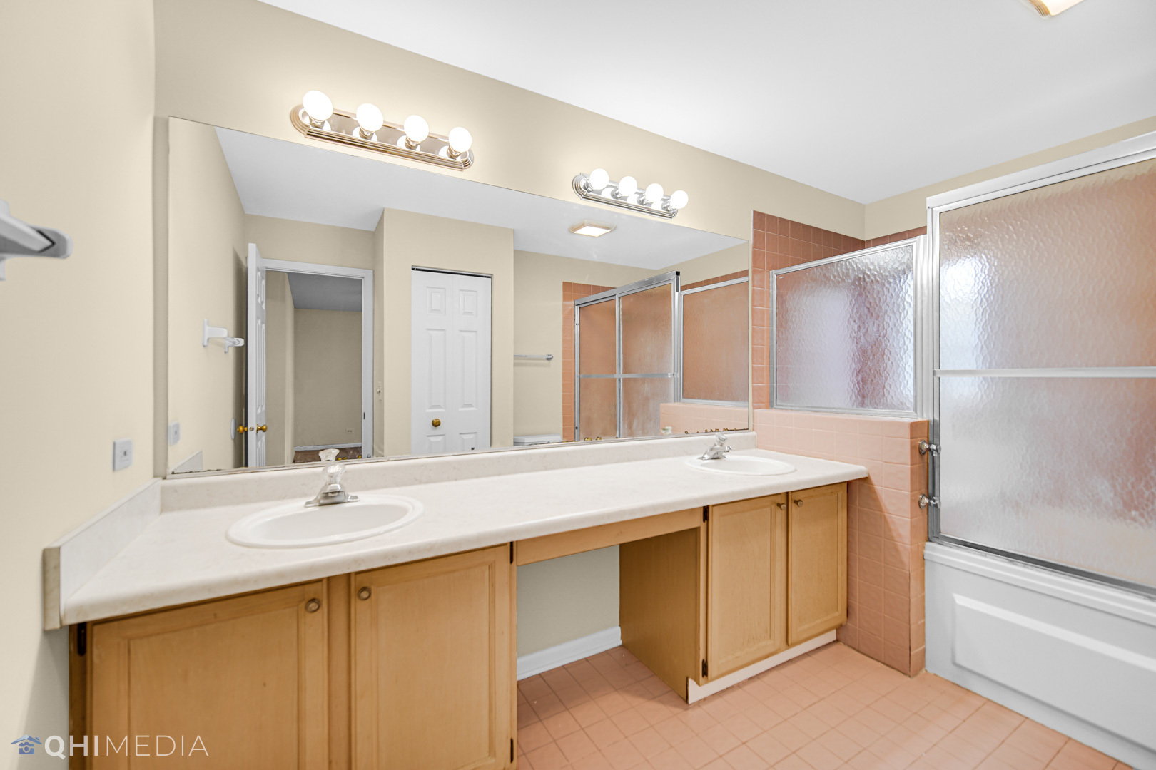 1123 Coldspring Road, Unit 1123 Elgin, IL 60120 - Photo 20 of 23 a bathroom with a double vanity sink mirror and