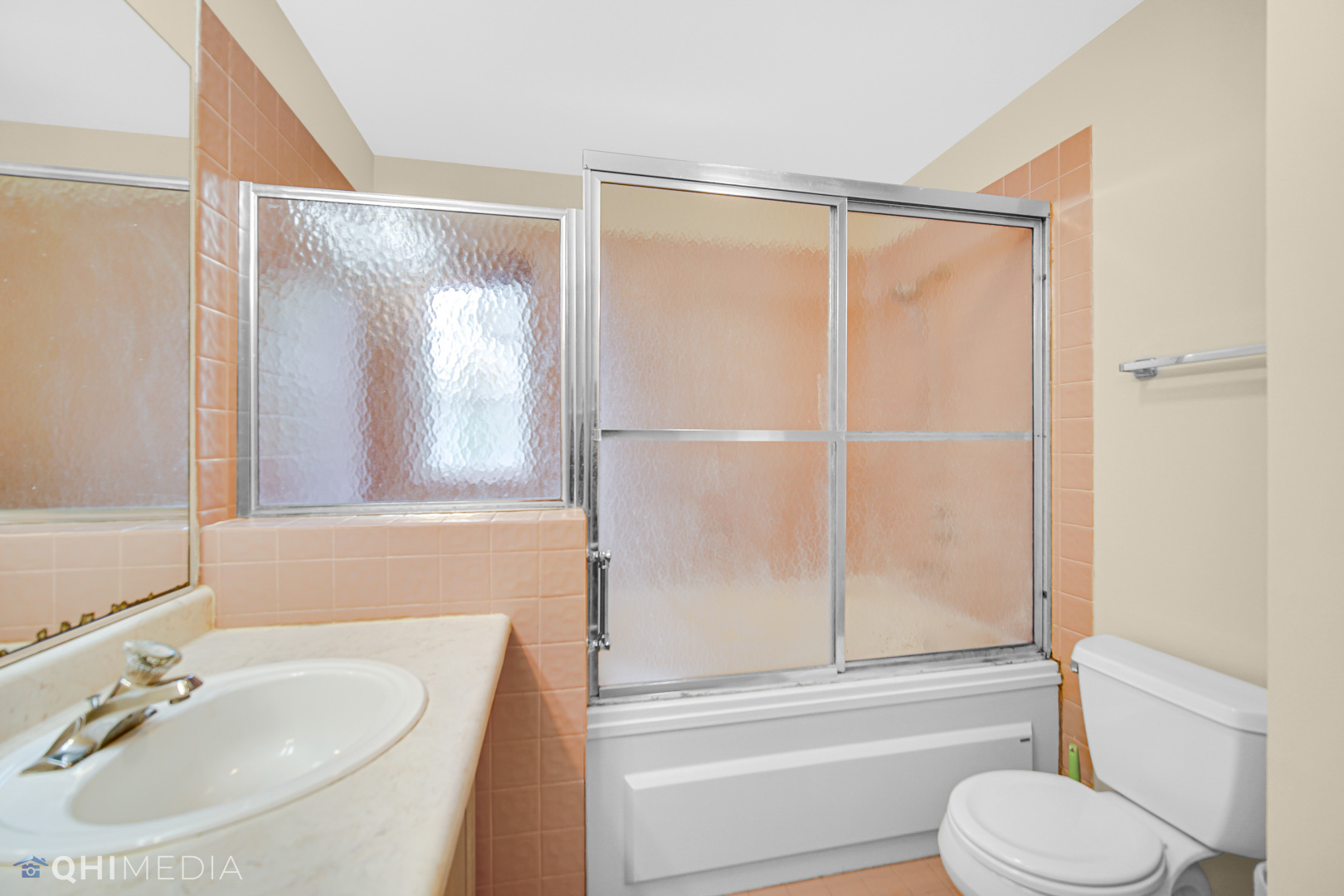 1123 Coldspring Road, Unit 1123 Elgin, IL 60120 - Photo 21 of 23 a bathroom with a sink toilet and shower