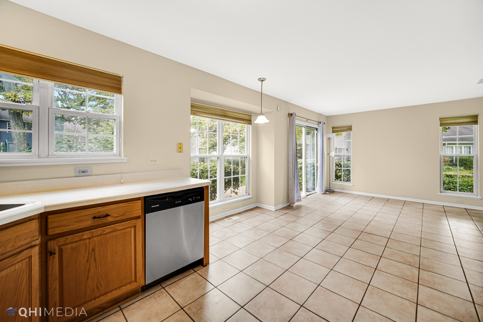 1123 Coldspring Road, Unit 1123 Elgin, IL 60120 - Photo 10 of 23 a view of an empty room with a window