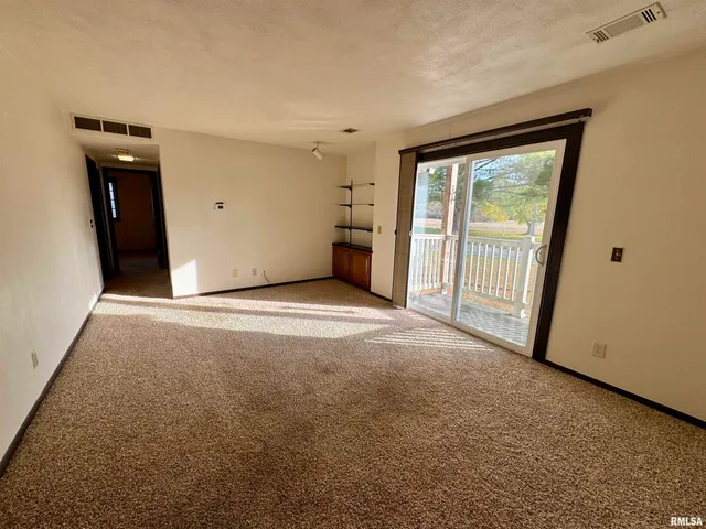 $1,225 | 1299 48th Avenue, Unit 5, East Moline, IL 61244