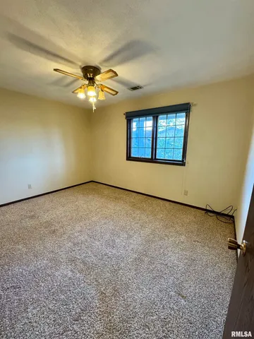 $1,225 | 1299 48th Avenue, Unit 5, East Moline, IL 61244