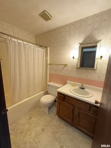 $1,225 | 1299 48th Avenue, Unit 5, East Moline, IL 61244