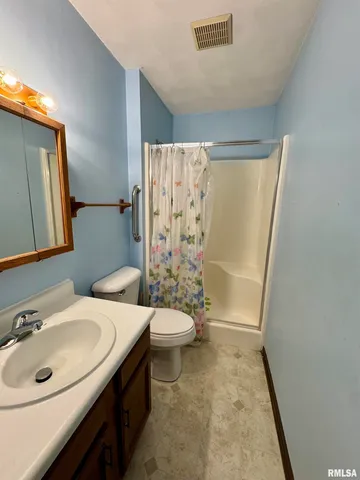 $1,225 | 1299 48th Avenue, Unit 5, East Moline, IL 61244