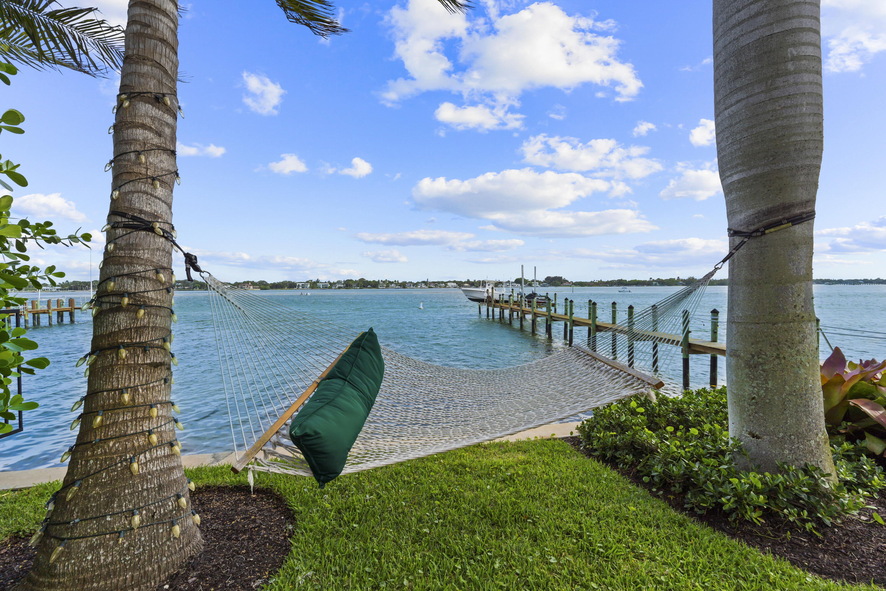 18714 Rio Vista Drive Jupiter, FL 33469 - Photo 63 of 105 35_130