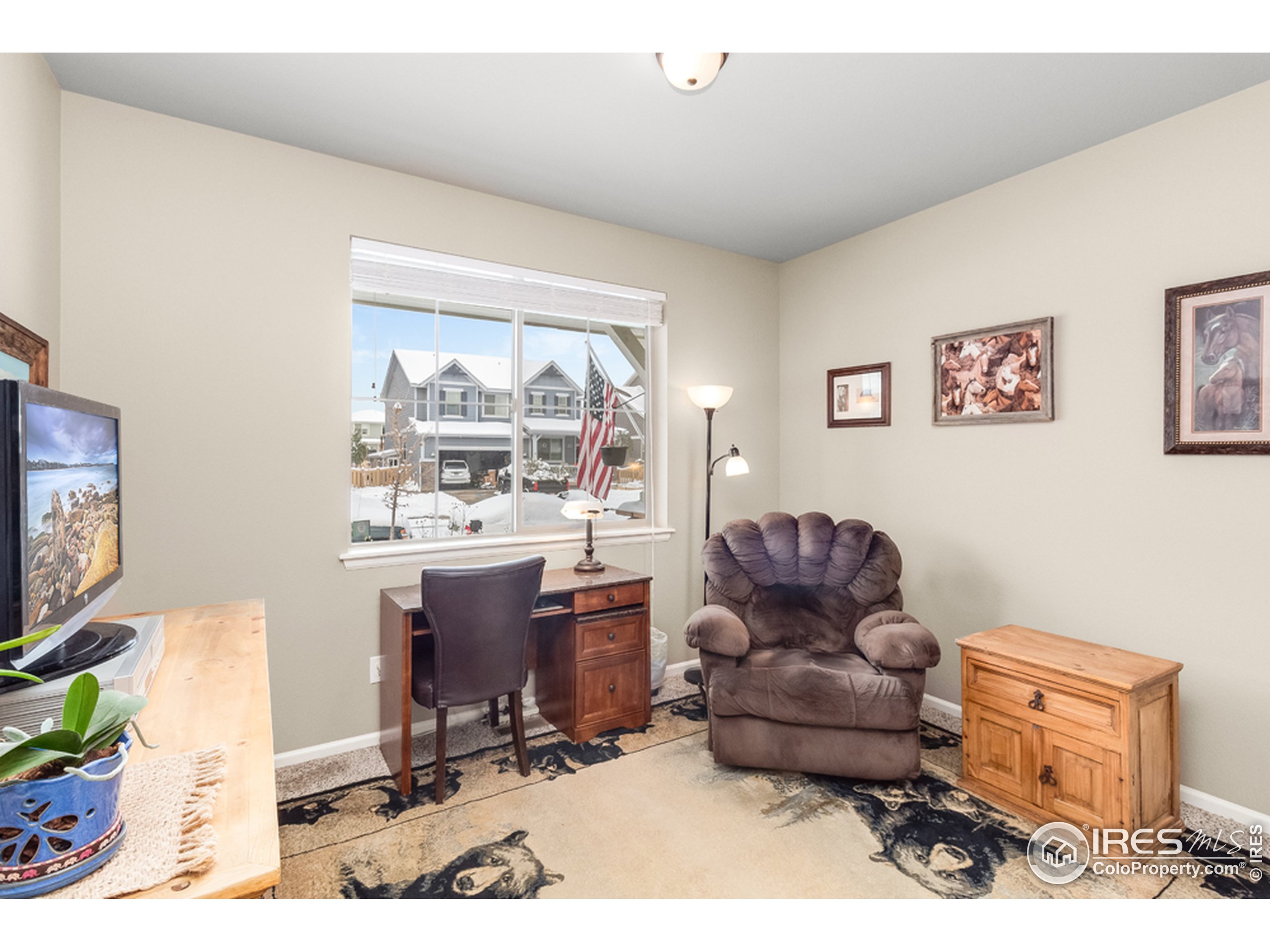 6559 Tombstone Ridge Road Timnath, CO 80547 - Photo 14 of 30 a living room with furniture and a flat screen tv
