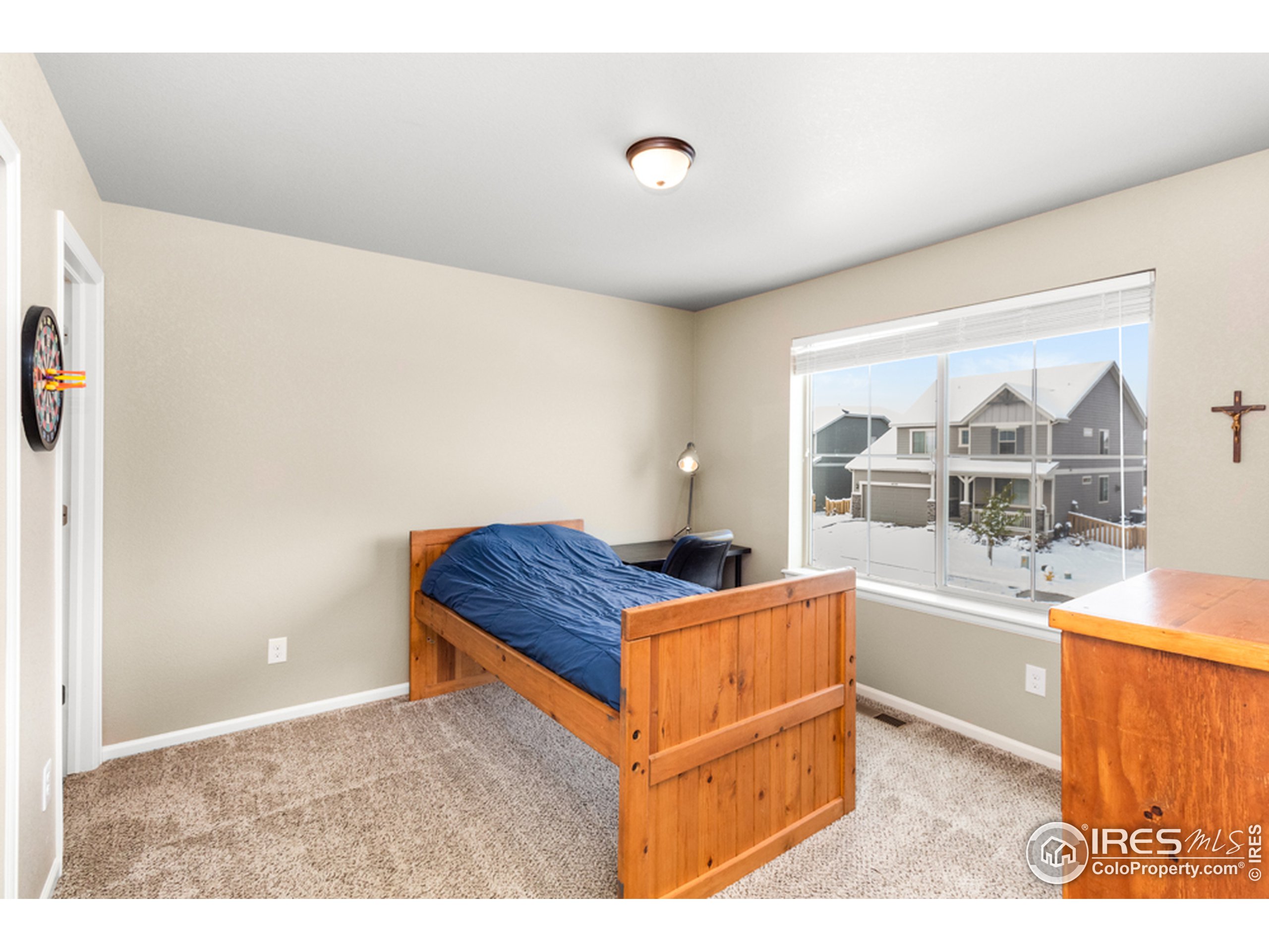 6559 Tombstone Ridge Road Timnath, CO 80547 - Photo 21 of 30 a living room with granite countertop furniture and a floor to ceiling window