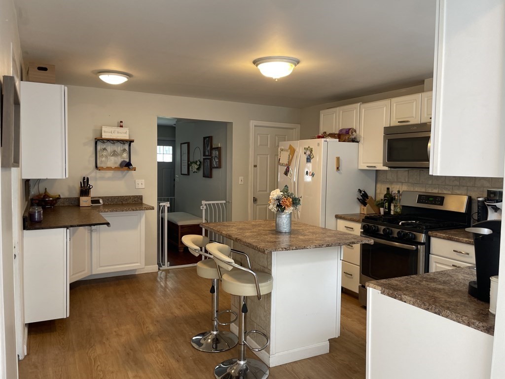 285 Providence Road Grafton, MA 01560 - Photo 4 of 23 Gallery Image 4