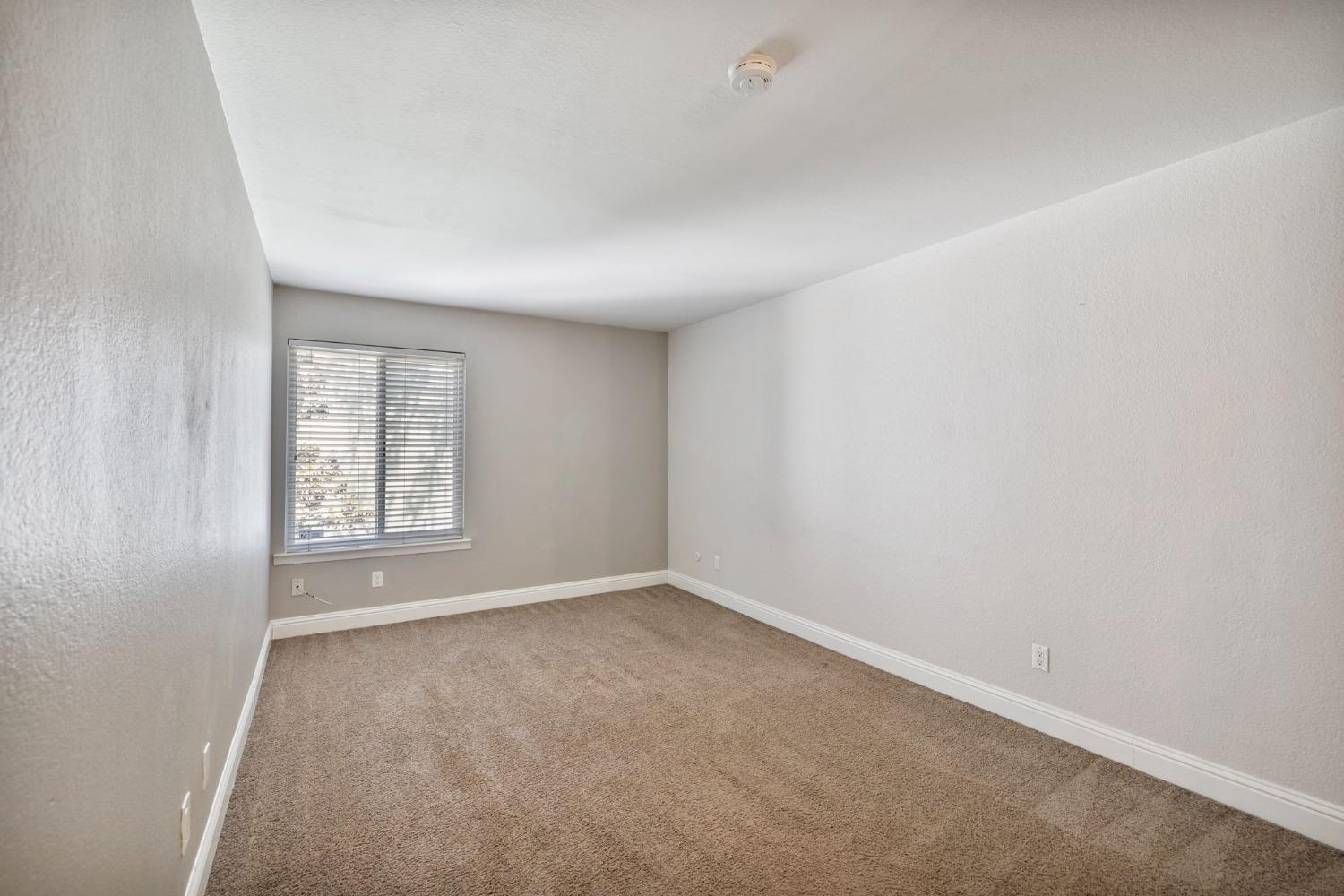 2881 Huntington Boulevard, Unit 212 Fresno, CA 93721 - Photo 11 of 17 an empty room with windows